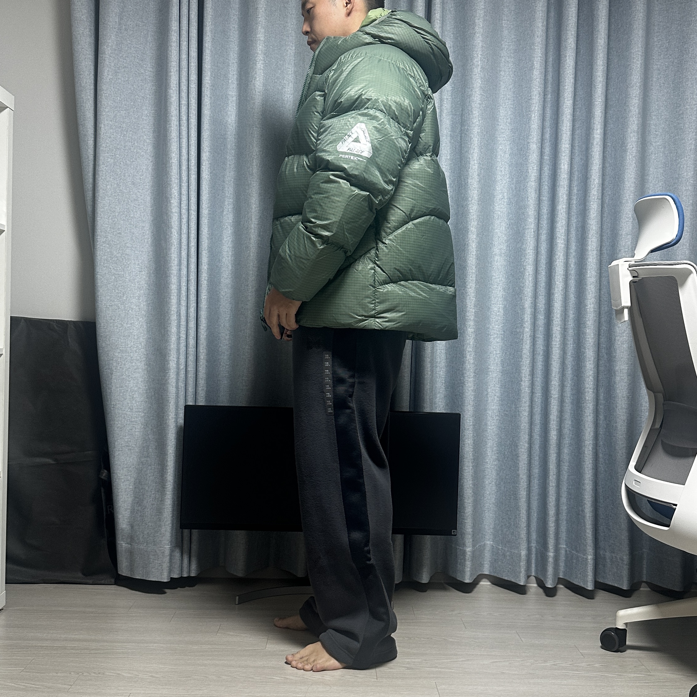Palace Pertex Quantum RS Puffa Green - 25FW, Palace Pertex Quantum RS Puffa Black - 25FW 착용 스타일 - 2