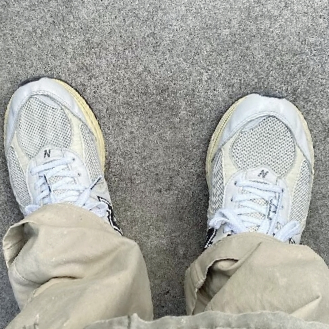 New Balance x Thisisneverthat 2002R White 착용 스타일