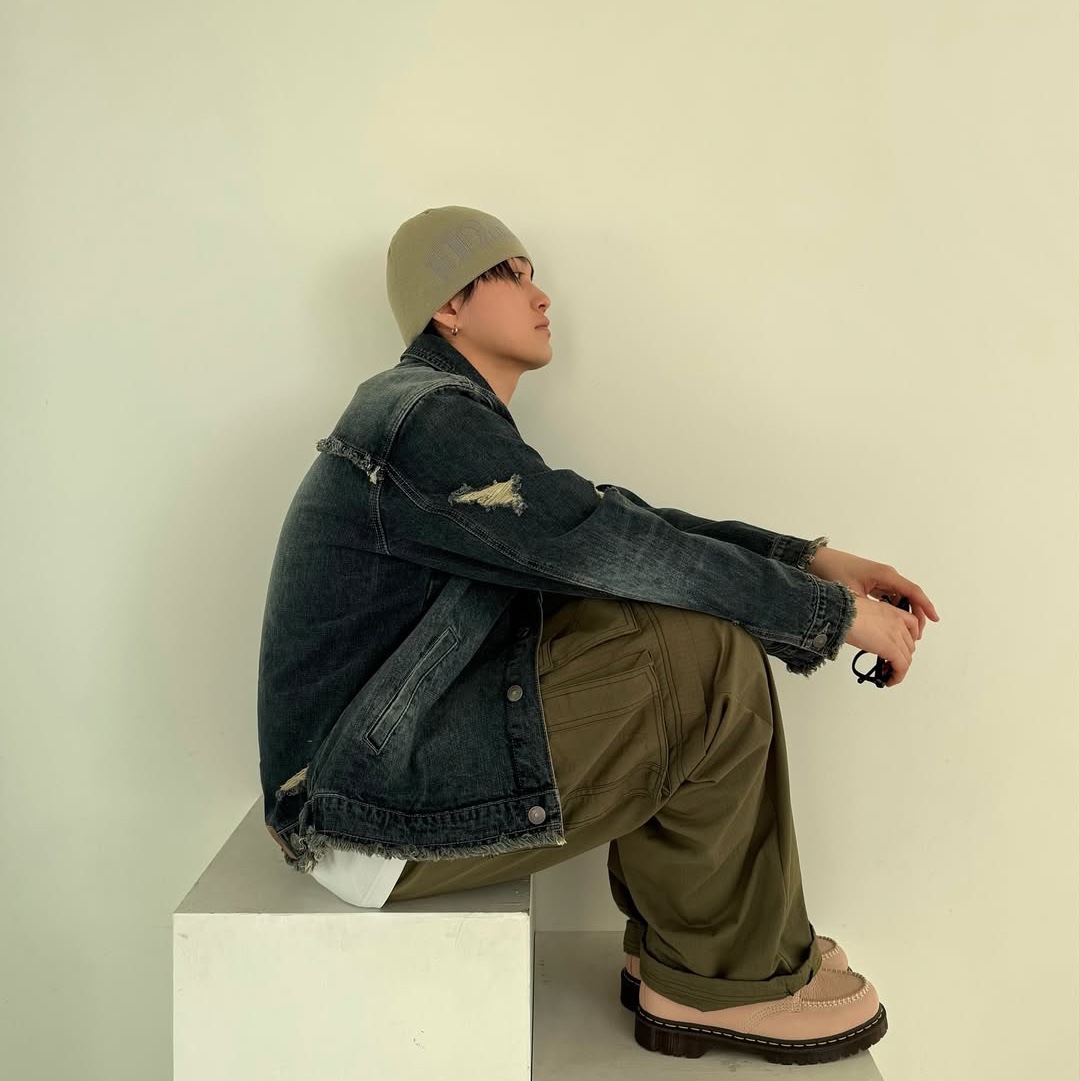 Mea Damaged Stud Denim Jacket Indigo 착용 스타일 - 2