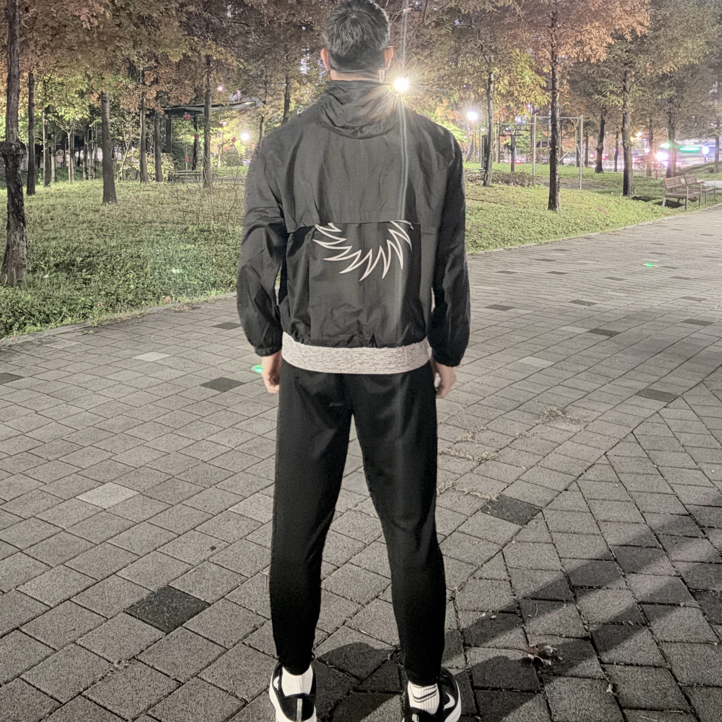 UVU Ultralight Windbreaker Black, Nike Vomero Plus Black Cool Grey 착용 스타일