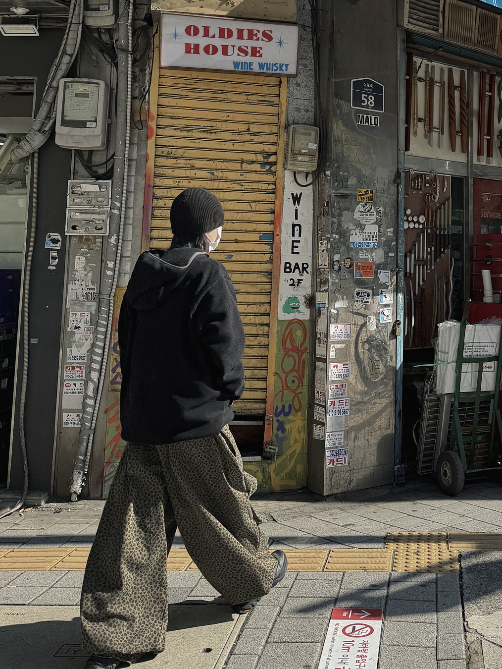 Oakley Session Beanie Blackout, Oakley Light Breathe Triple Black 착용 스타일 - 4