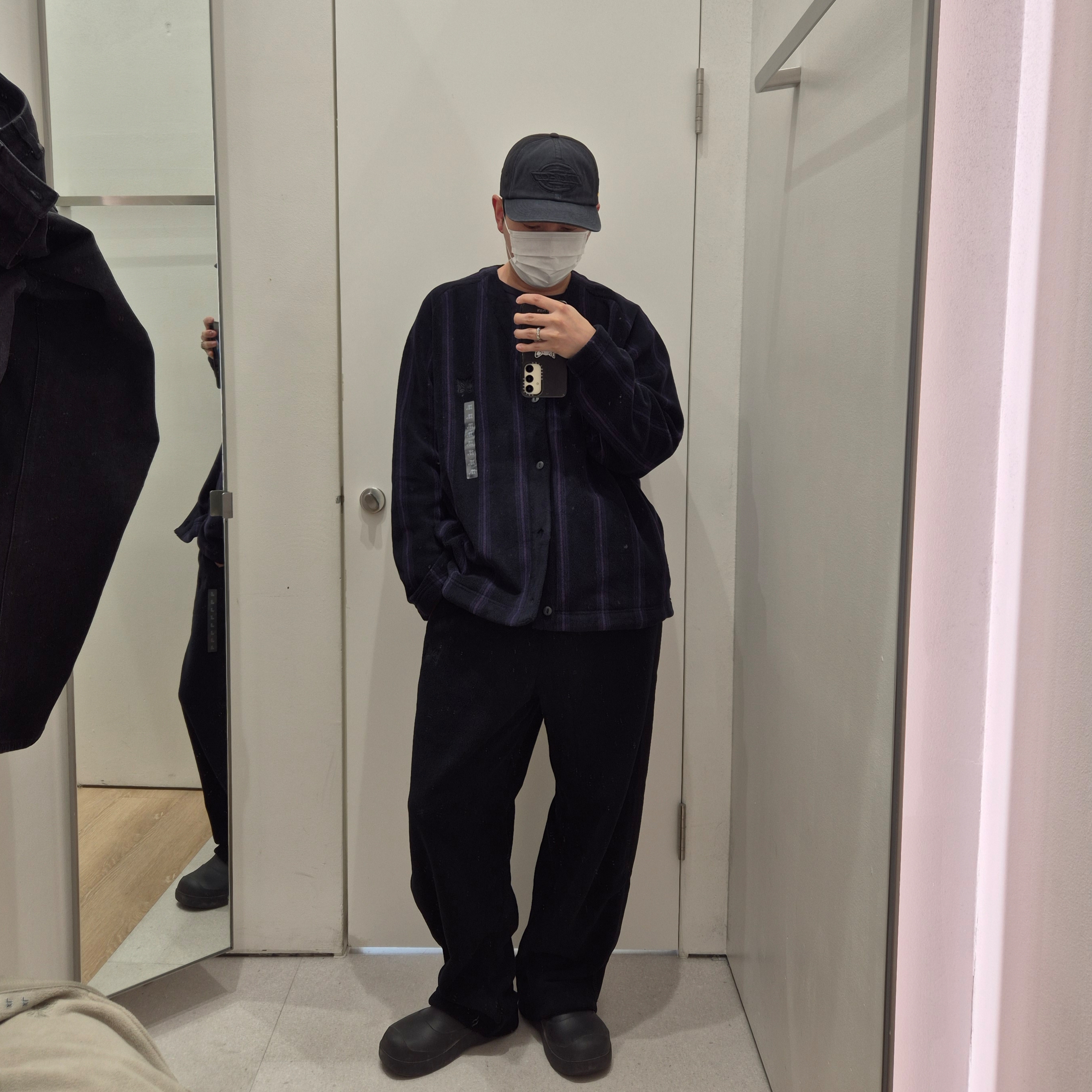 Uniqlo x Needles Fleece Oversized Cardigan Black - KR, Uniqlo x Needles Fleece Wide Pants Black - KR 착용 스타일
