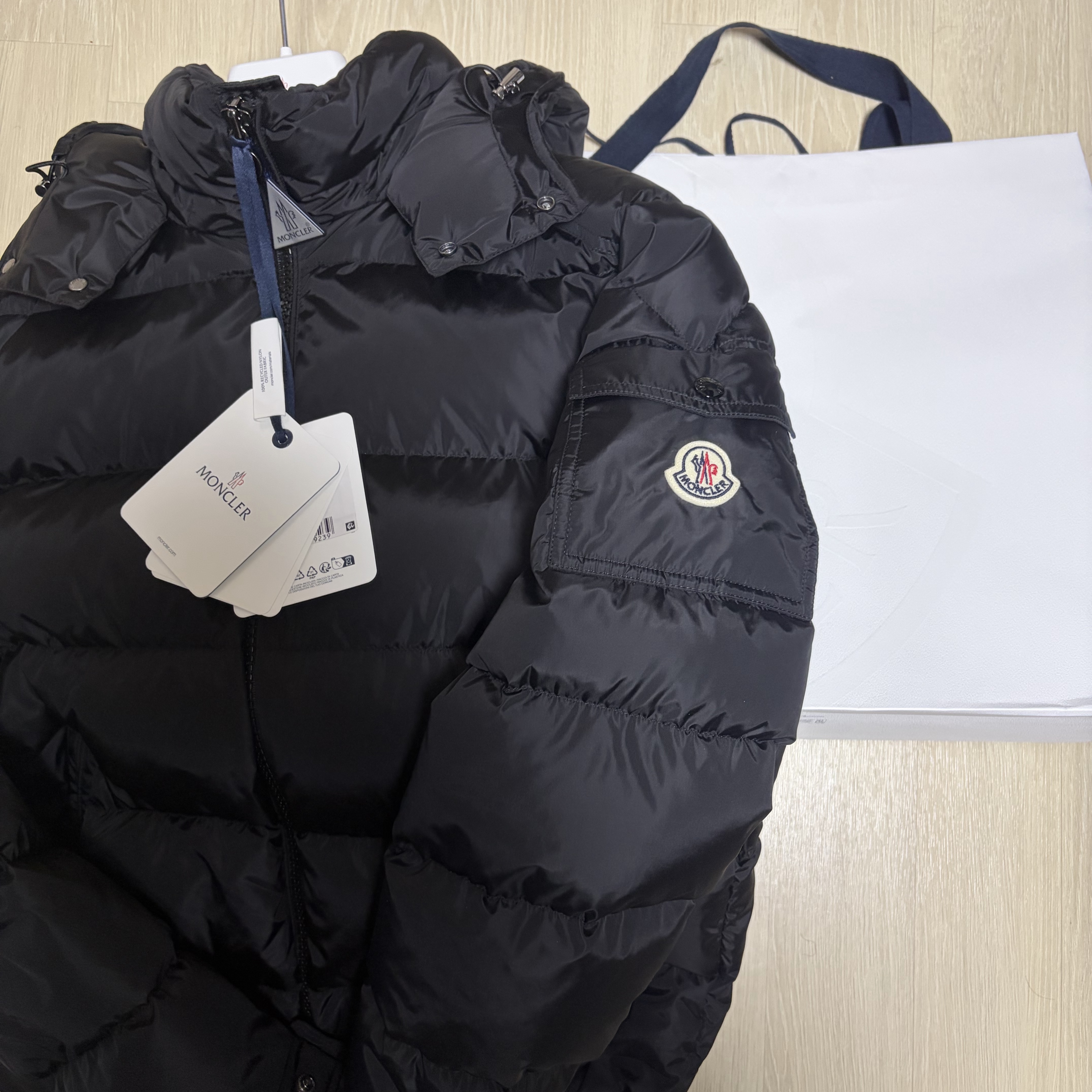 Moncler Maya Hooded Short Down Jacket Black - 25FW 착용 스타일