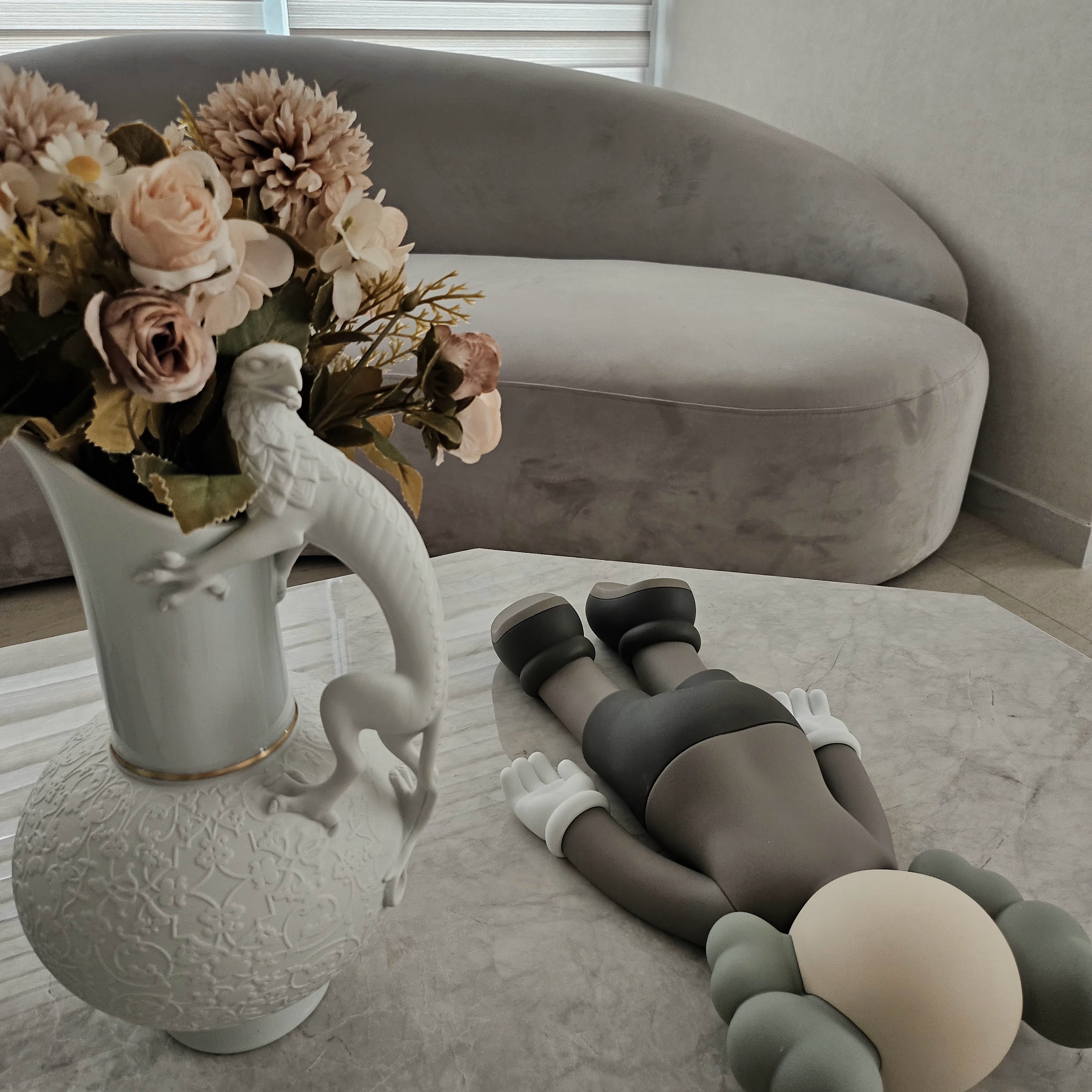 Kaws Companion 2020 Figure Brown 착용 스타일