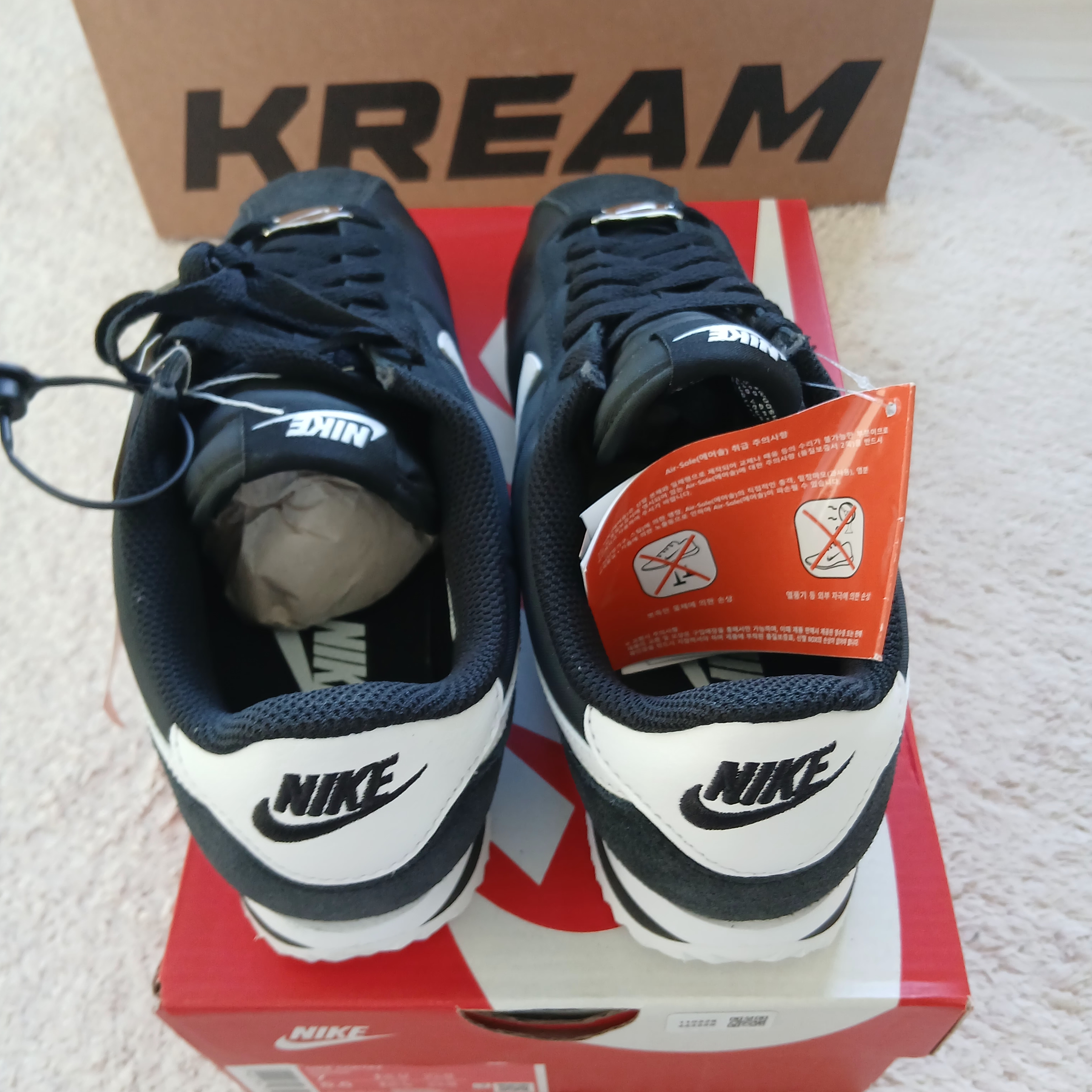 (W) Nike Cortez Black and White 착용 스타일 - 6