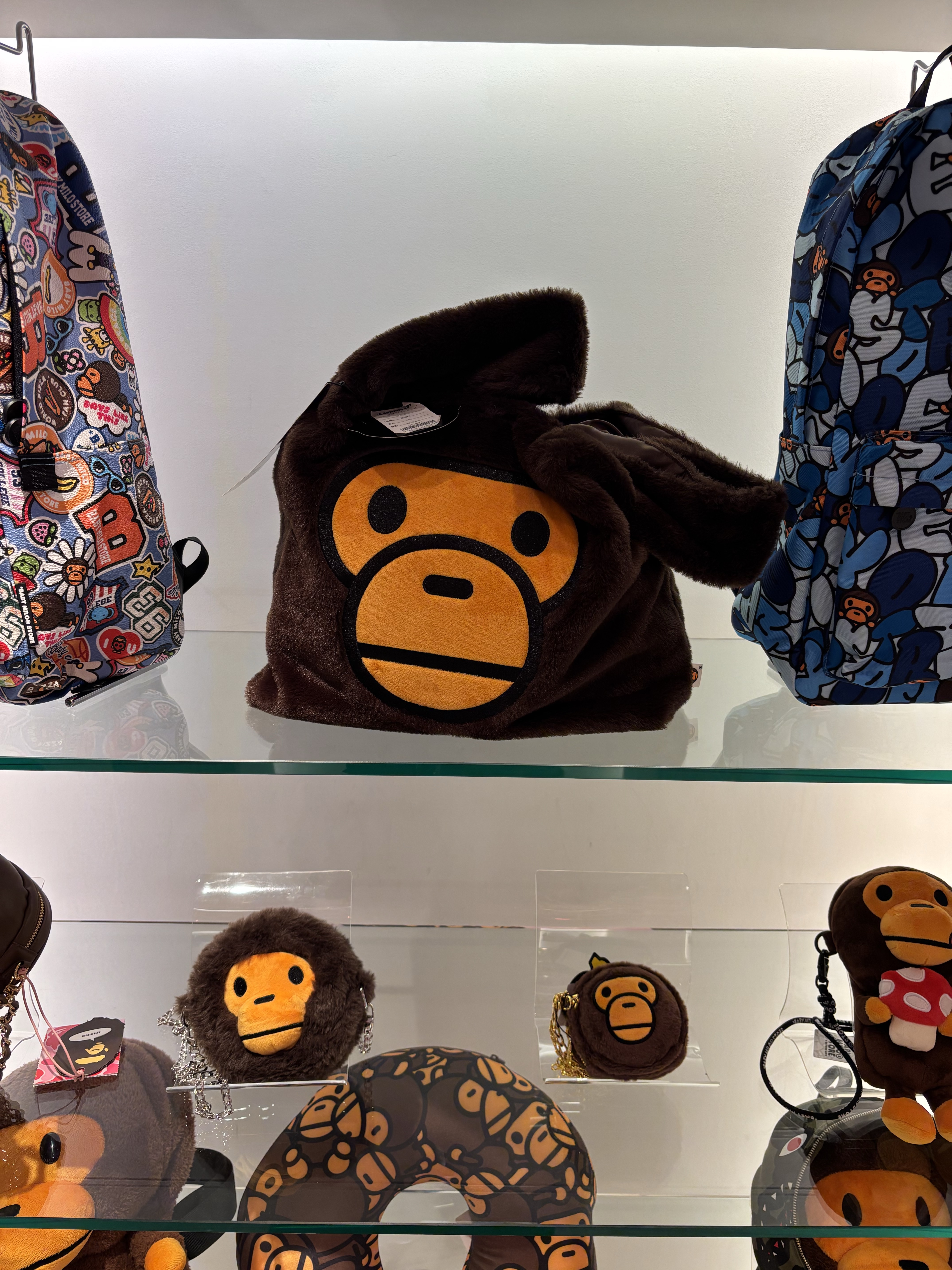 BAPE Baby Milo Fur Tote Bag Brown 착용 스타일 - 2