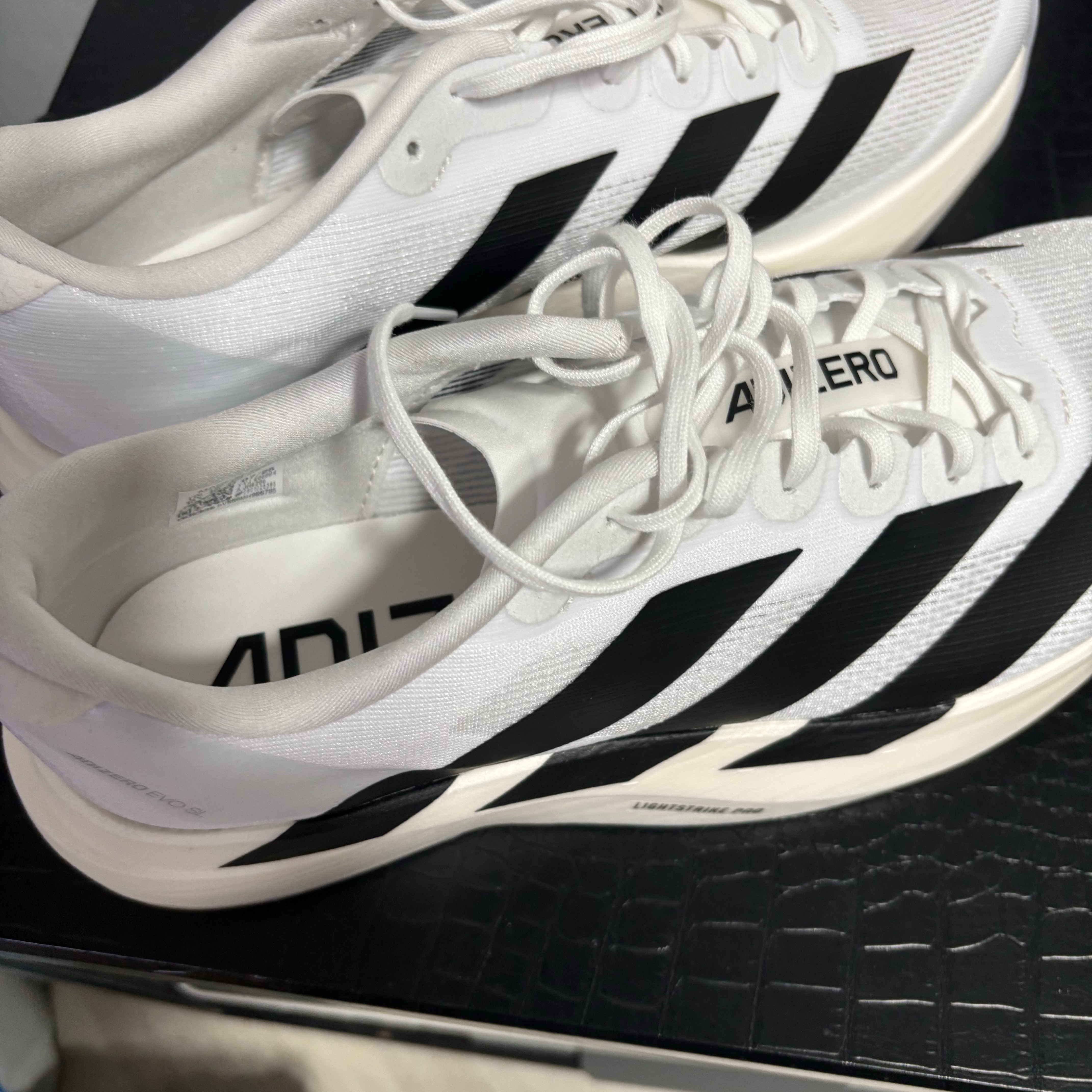Adidas Adizero EVO SL Cloud White Core Black 착용 스타일