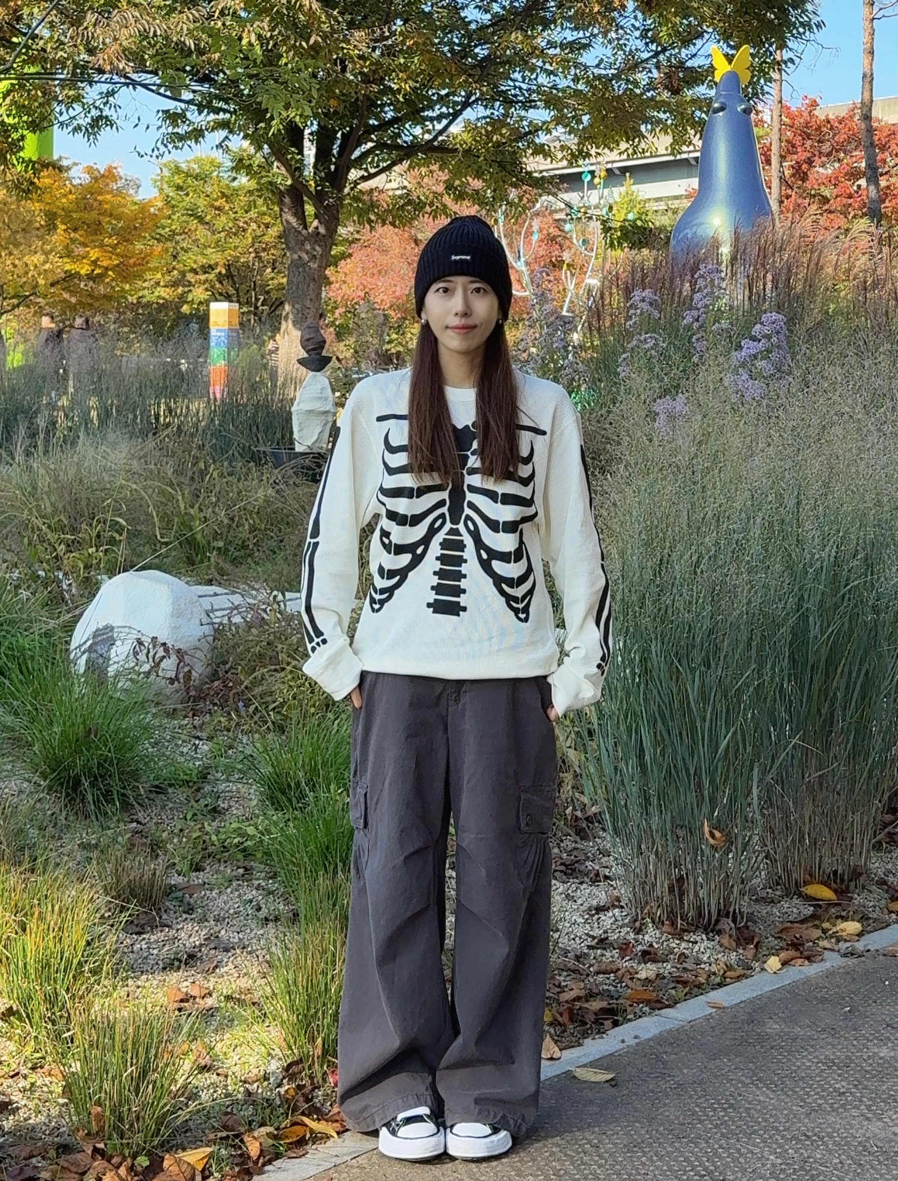 Supreme Overdyed Beanie Black, Maison Mihara Yasuhiro Peterson OG Sole Canvas Low Sneakers Black 착용 스타일 - 3