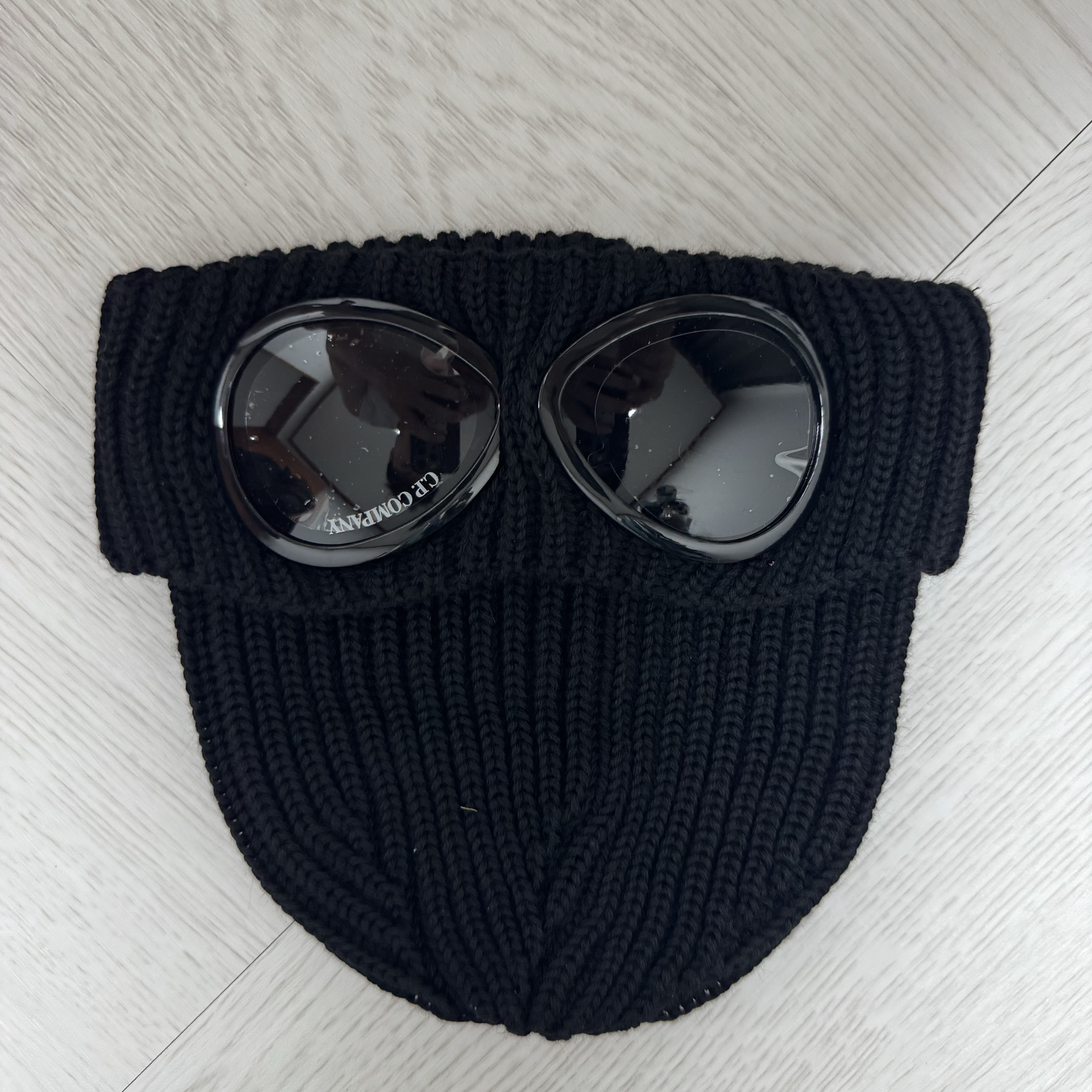 C.P. Company Extra Fine Merino Wool Goggle Beanie Black - 24FW 착용 스타일