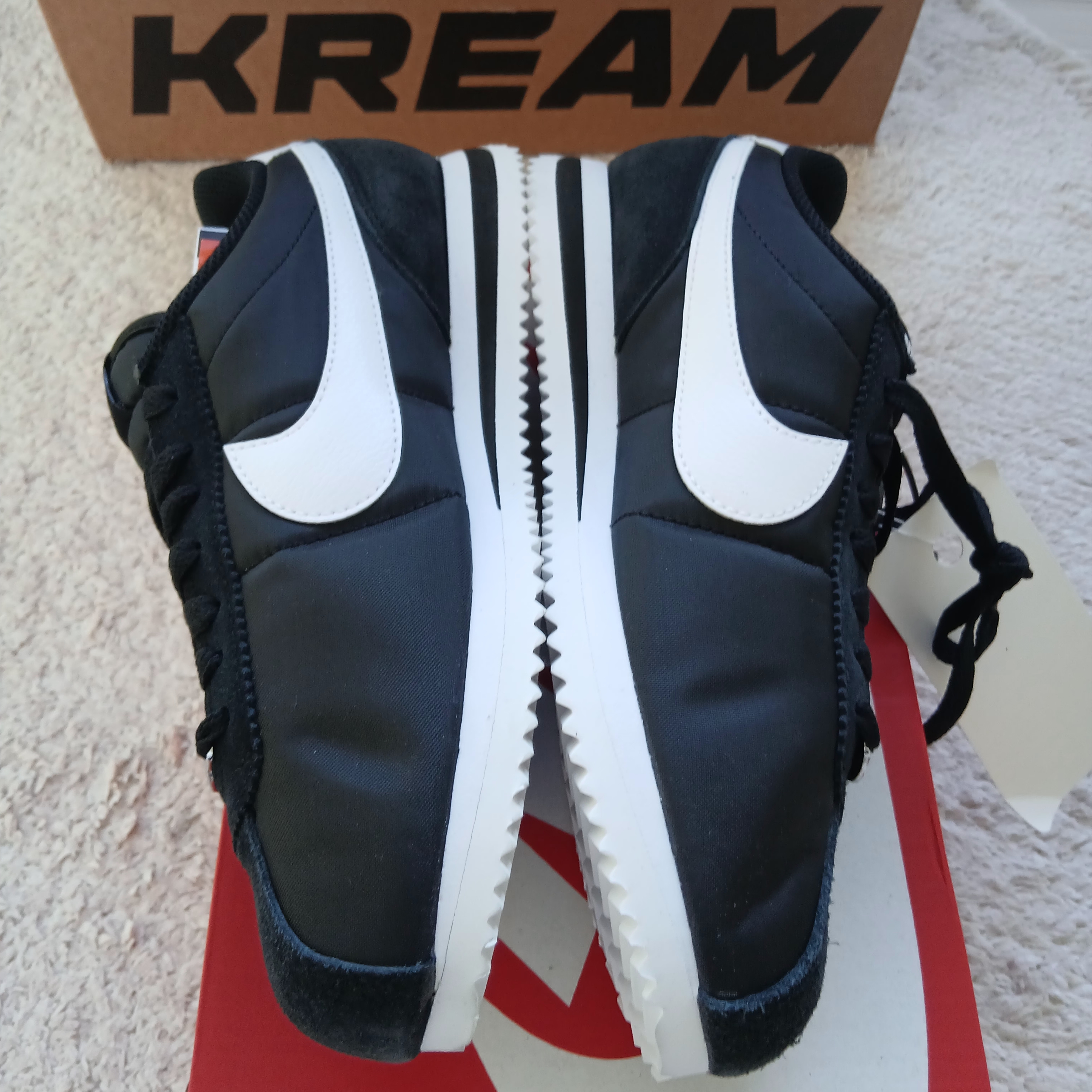 (W) Nike Cortez Black and White 착용 스타일 - 8