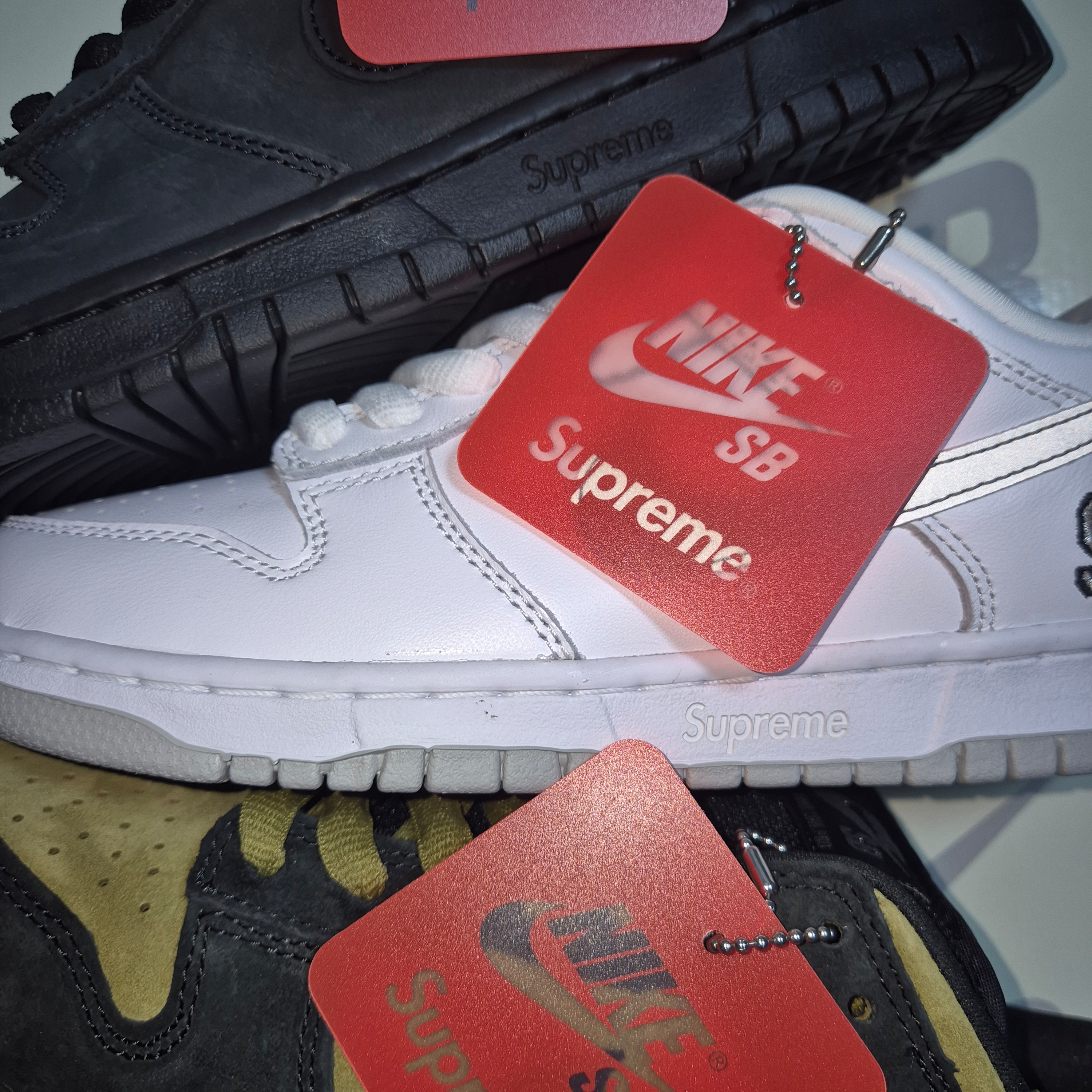 Nike x Supreme SB Dunk Low Black, Nike x Supreme SB Dunk Low Camper Green 착용 스타일 - 2