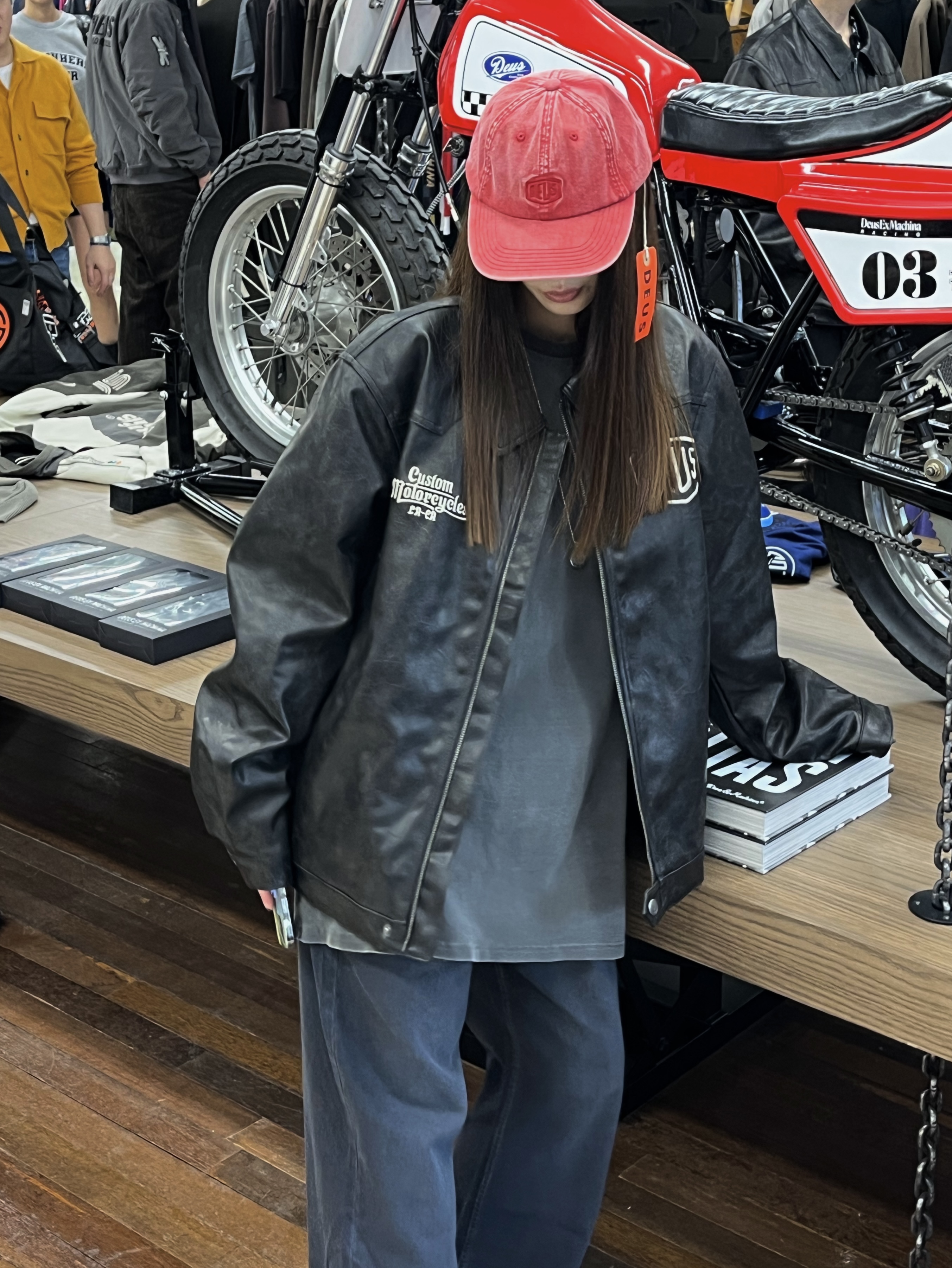 Deus Ex Machina Rider’s Friend Jacket Black, Deus Ex Machina Shield Garment Dyed Dad Cap Burgundy 착용 스타일 - 9