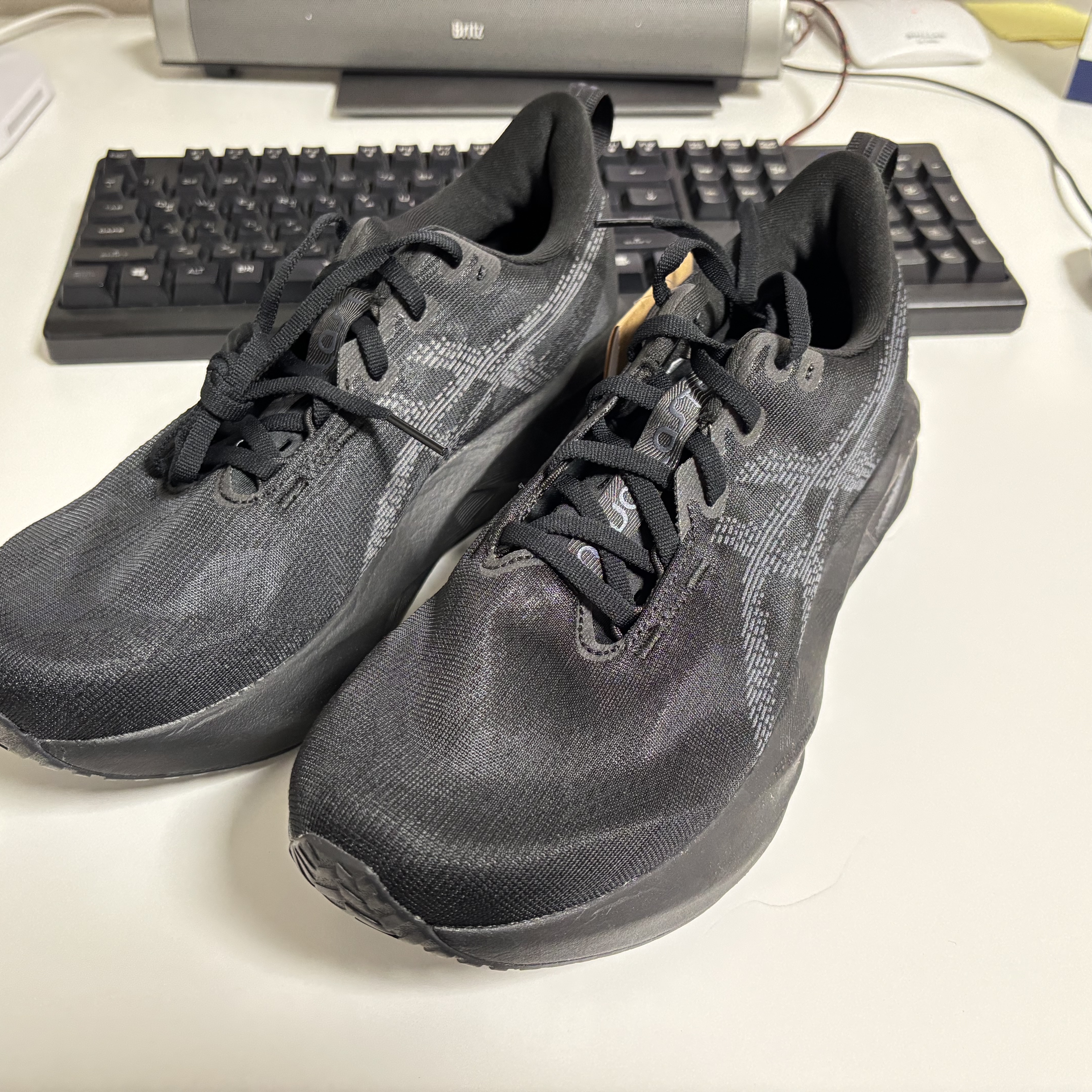 Asics Novablast 5 Black Carrier Grey 착용 스타일 - 7