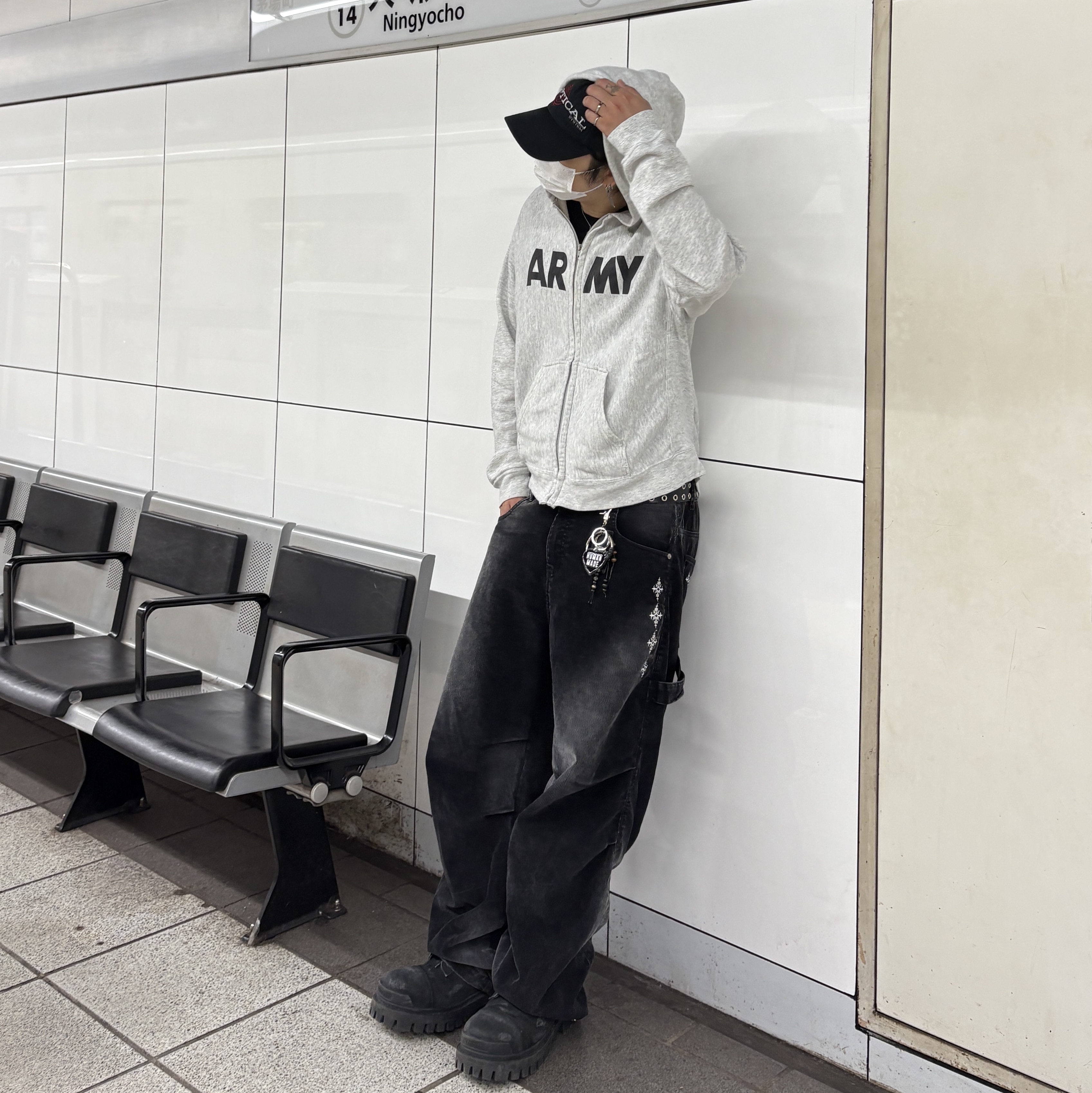 Flavorism Corduroy Wide Carpenter Pants Washed Black 착용 스타일