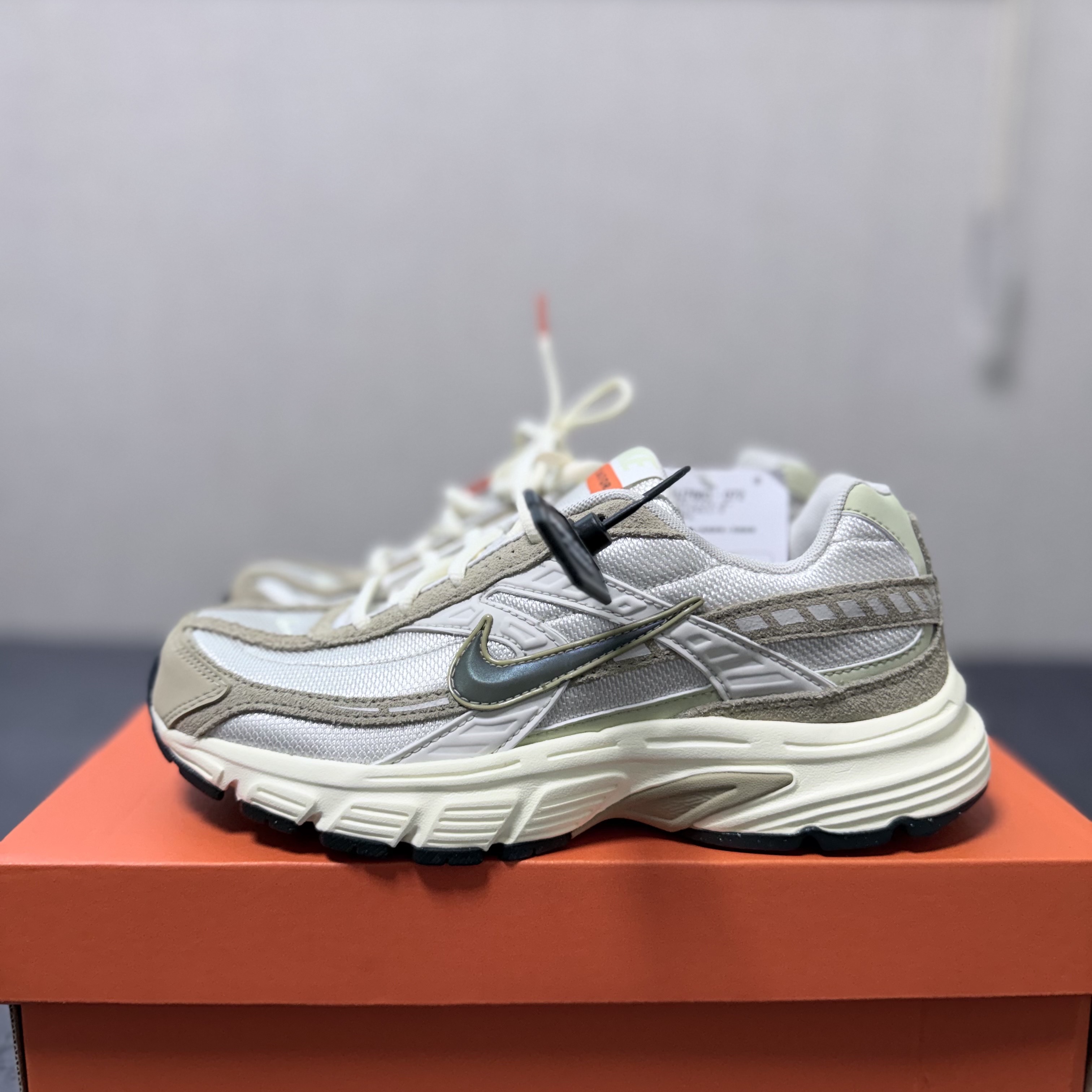 Nike Initiator Light Bone Limestone 착용 스타일 - 2