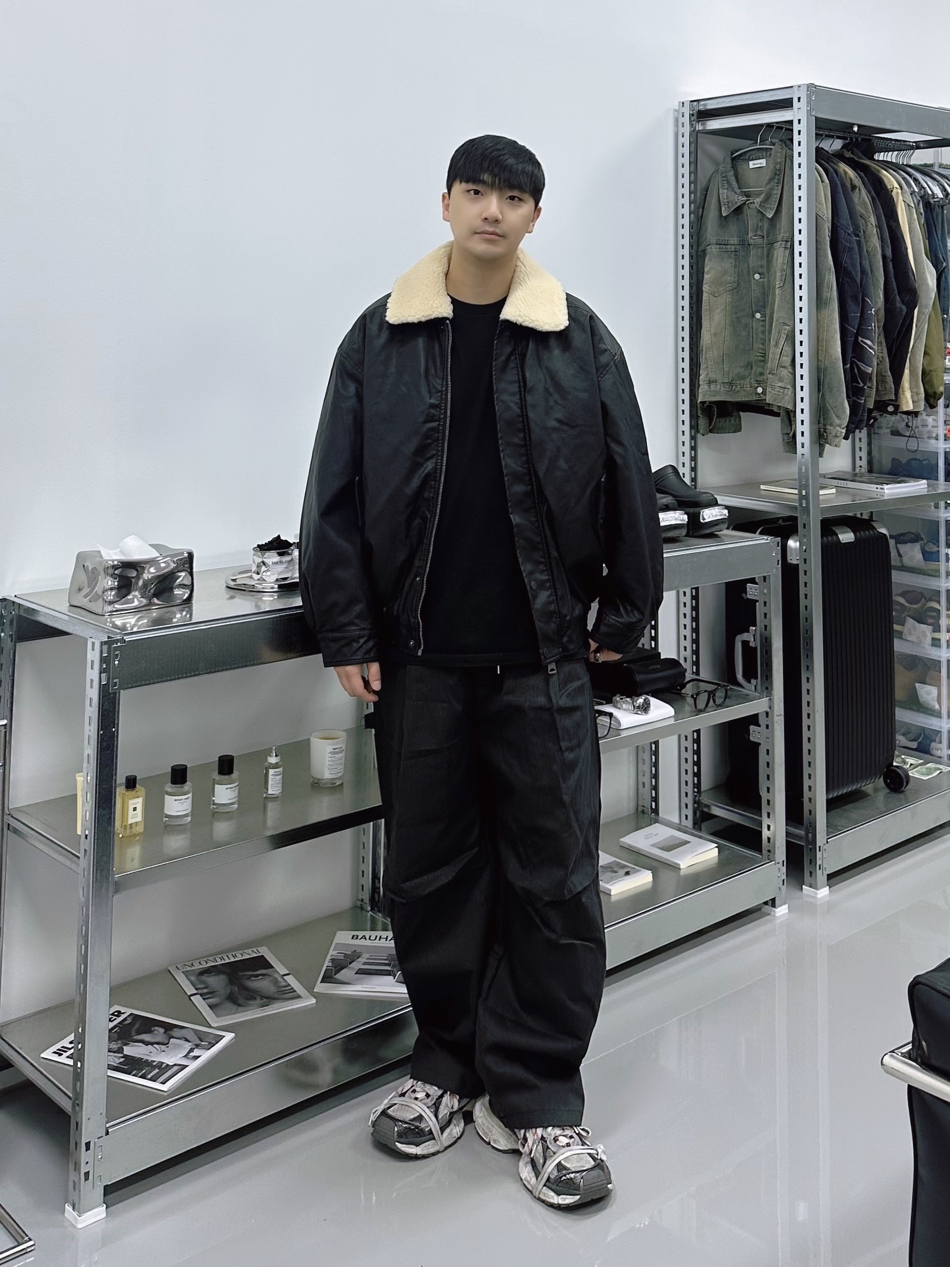 Balenciaga 3XL Sneakers Grey White Red 착용 스타일 - 1