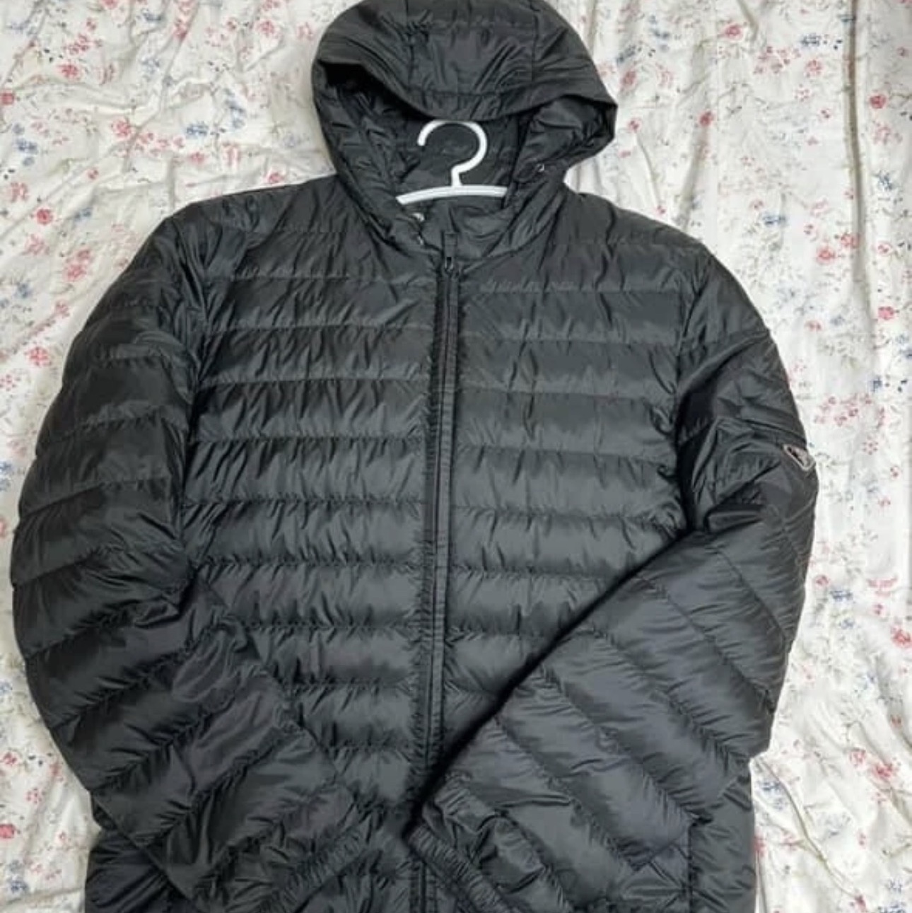 Prada Re-Nylon Short Padded Down Jacket Black 착용 스타일