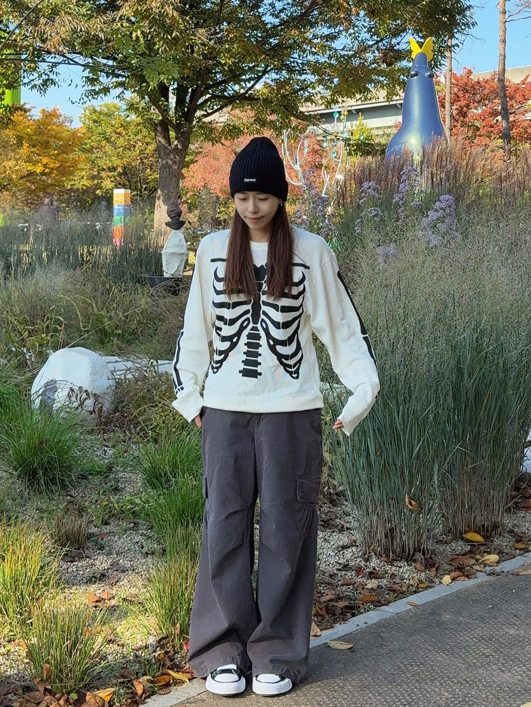 Supreme Overdyed Beanie Black, Maison Mihara Yasuhiro Peterson OG Sole Canvas Low Sneakers Black 착용 스타일 - 1