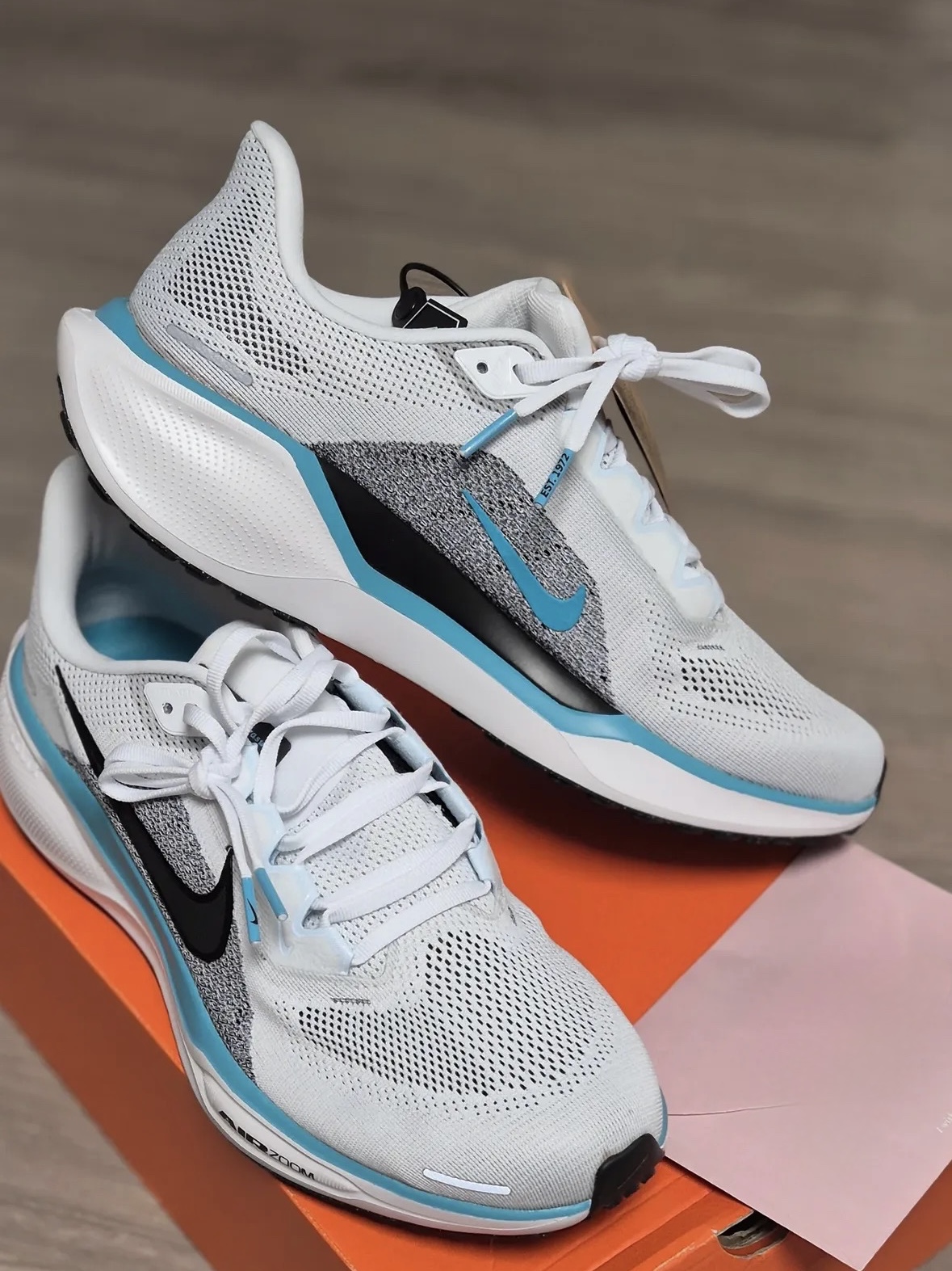 Nike Air Zoom Pegasus 41 White Dusty Cactus 착용 스타일