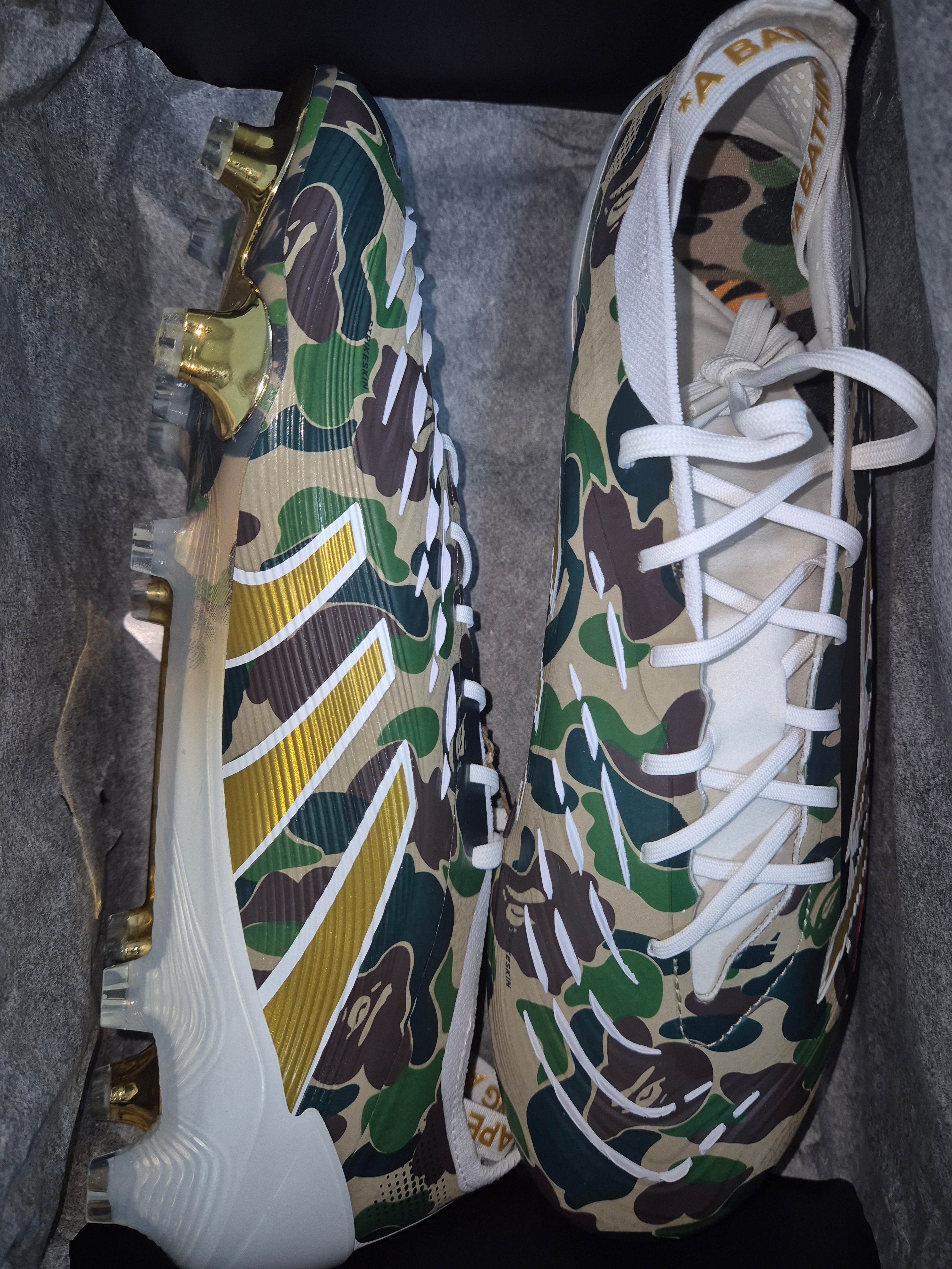 Adidas x BAPE Predator Elite FT FG M2 Hemp Gold Metallic Cloud White 착용 스타일 - 1