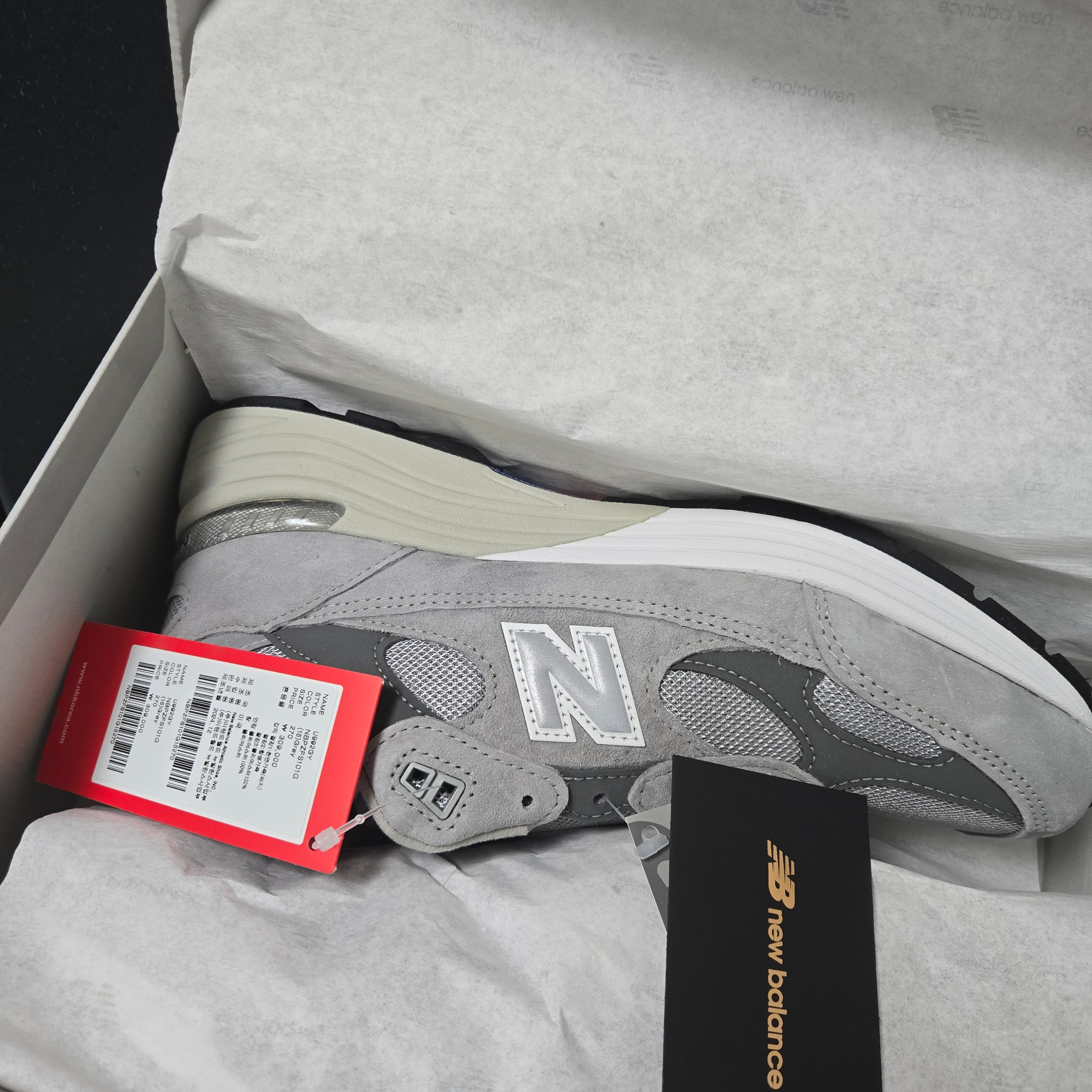 New Balance 992 Made in USA Core Grey Silver Metallic 착용 스타일 - 1