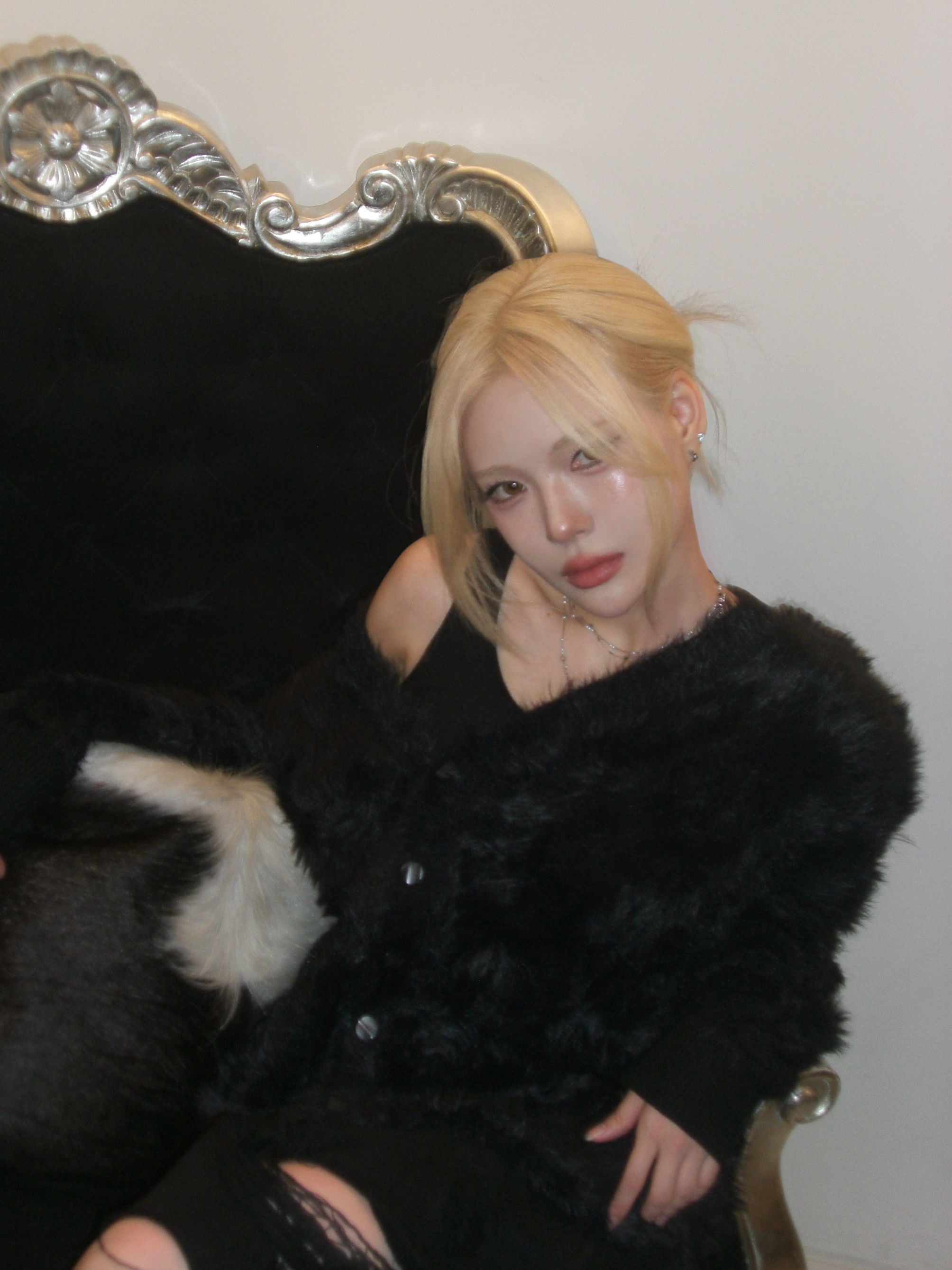 PHOS333 Hairy Cardigan Black, PHOS333 Hairy Cardigan Beige 착용 스타일 - 2