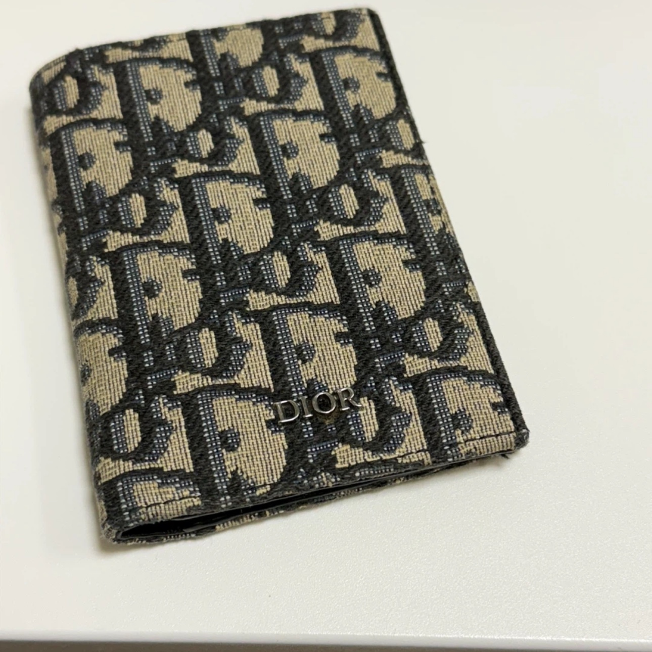 Dior Bi Fold Card Holder Beige Black Dior Oblique Jacquard 착용 스타일