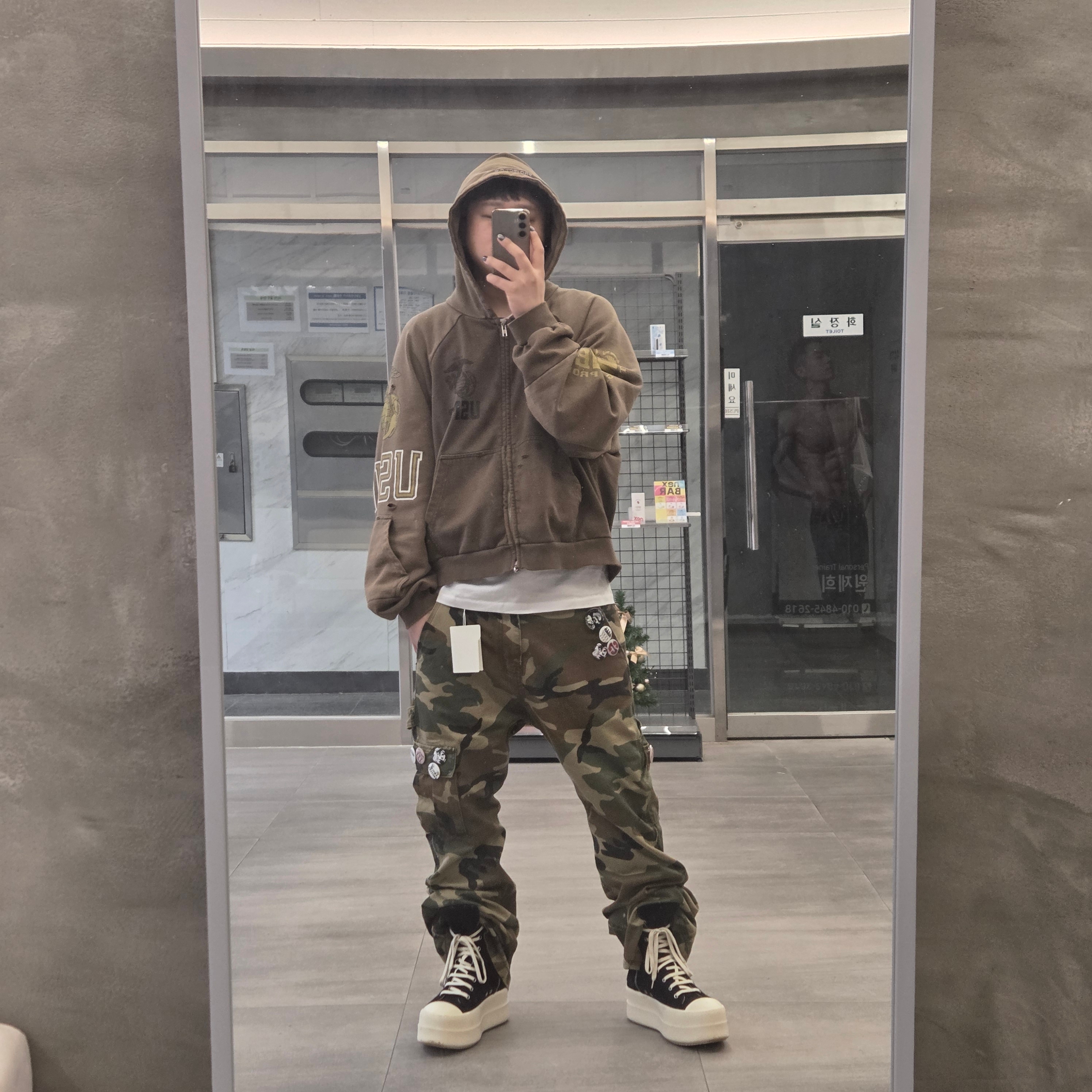 Protocol Index Military Camo Flared Work Pants Camo, Dr. Martens x Rick Owens 1460 Quad Sole Mega Lace Boots Black 착용 스타일 - 4
