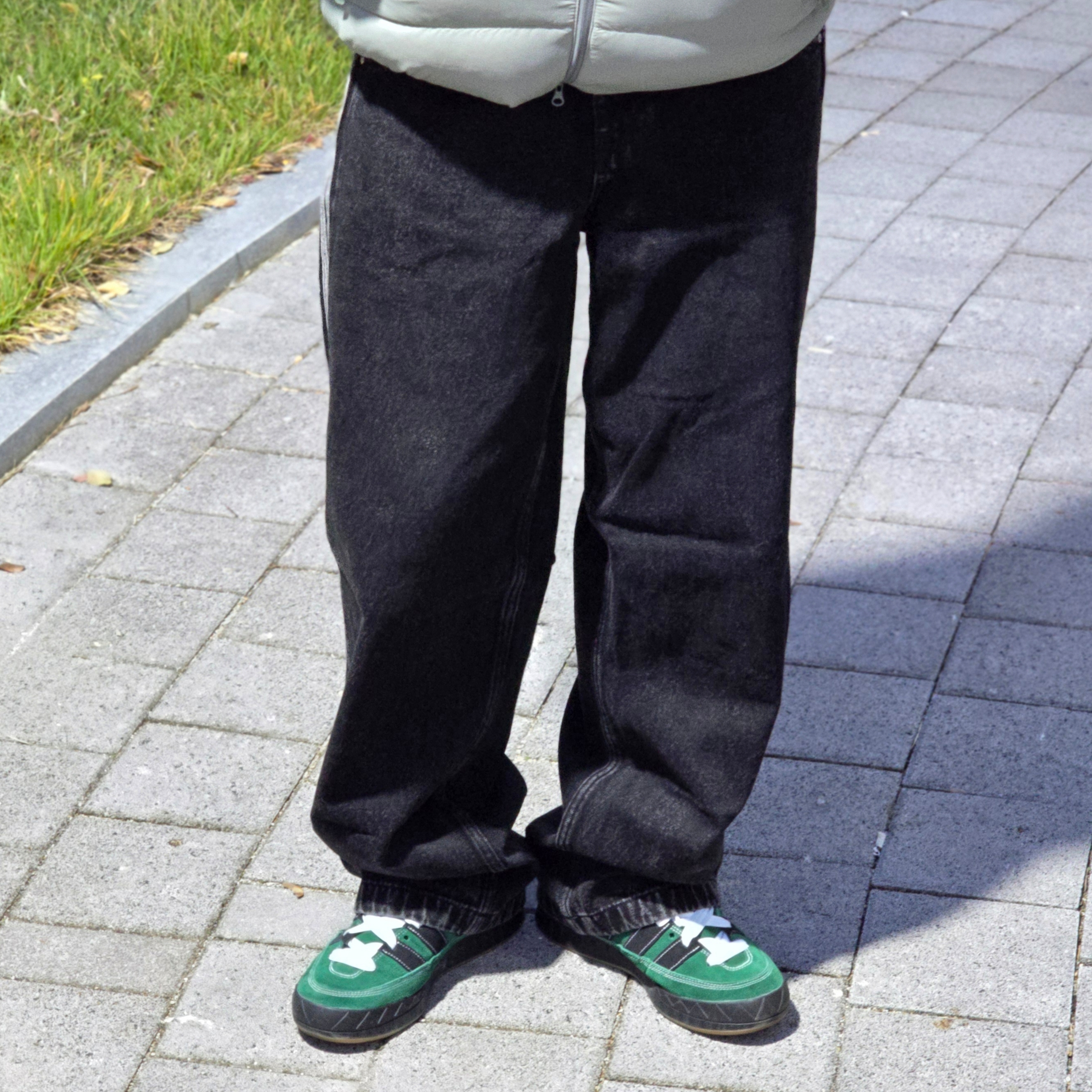 Adidas Adicolor Denim Firebird Pants True Black Denim - KR Sizing, Adidas Adicolor Denim Firebird Pants True Black Denim - US Sizing 착용 스타일 - 2