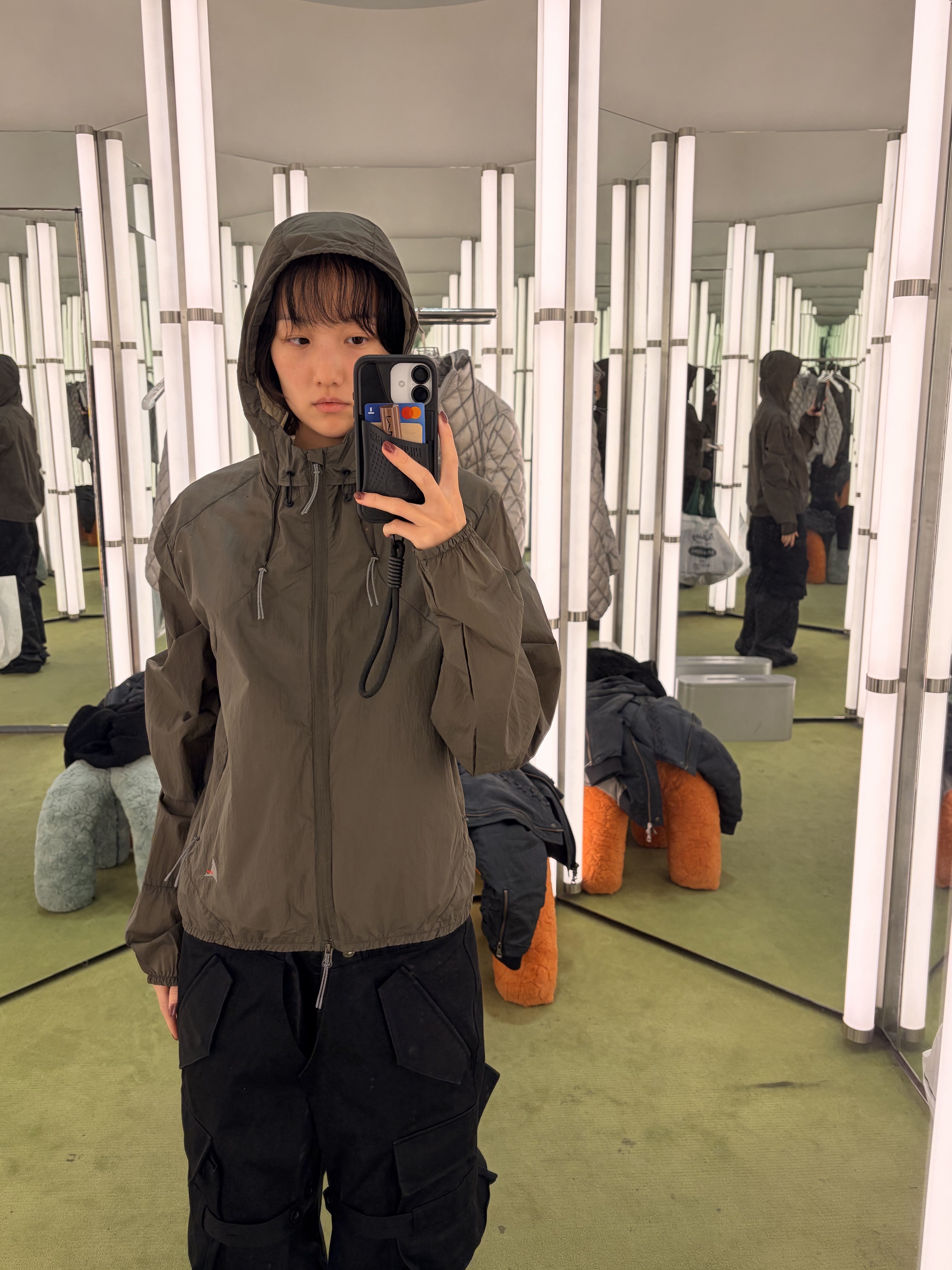 (W) Roa Gly See Through Windbreaker Olive, Puma Beisser Black 착용 스타일 - 2
