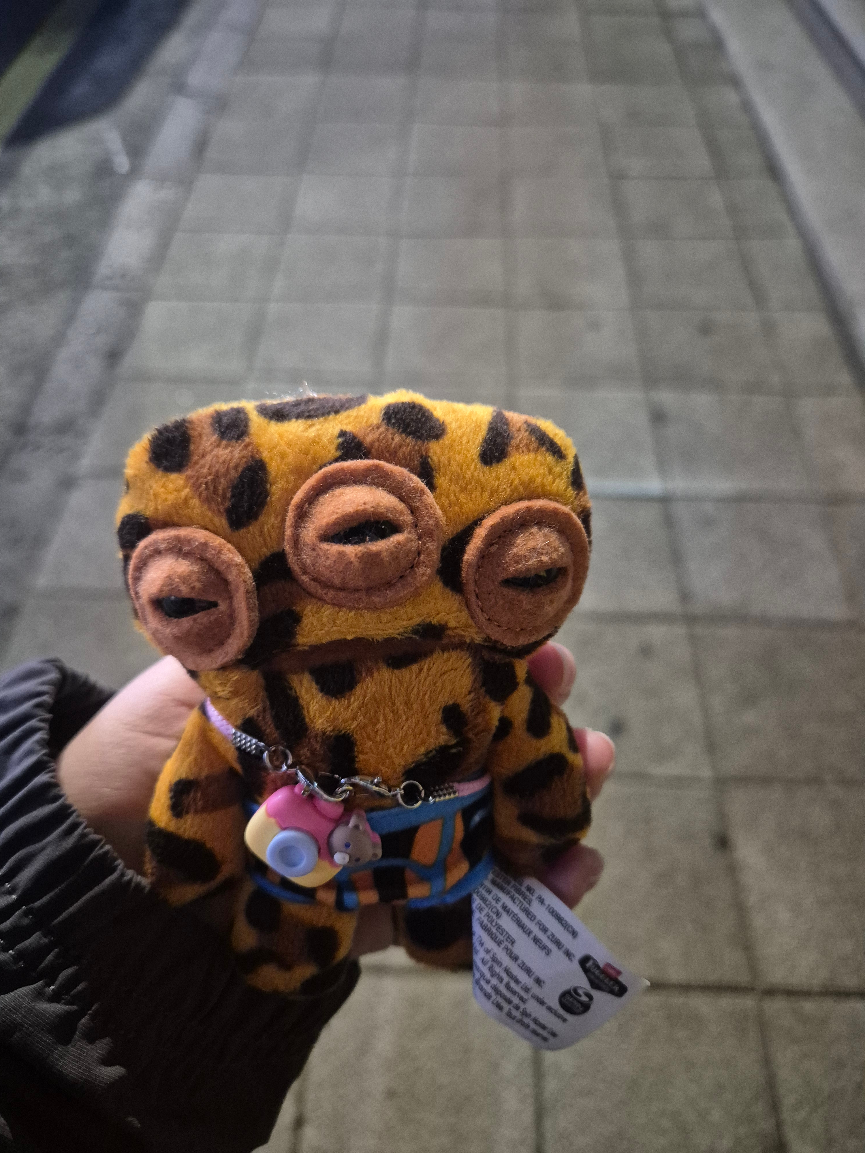 Fuggler Alien Keyring Leopard, Stussy Wave Dye Beach Shell Jacket Black 착용 스타일