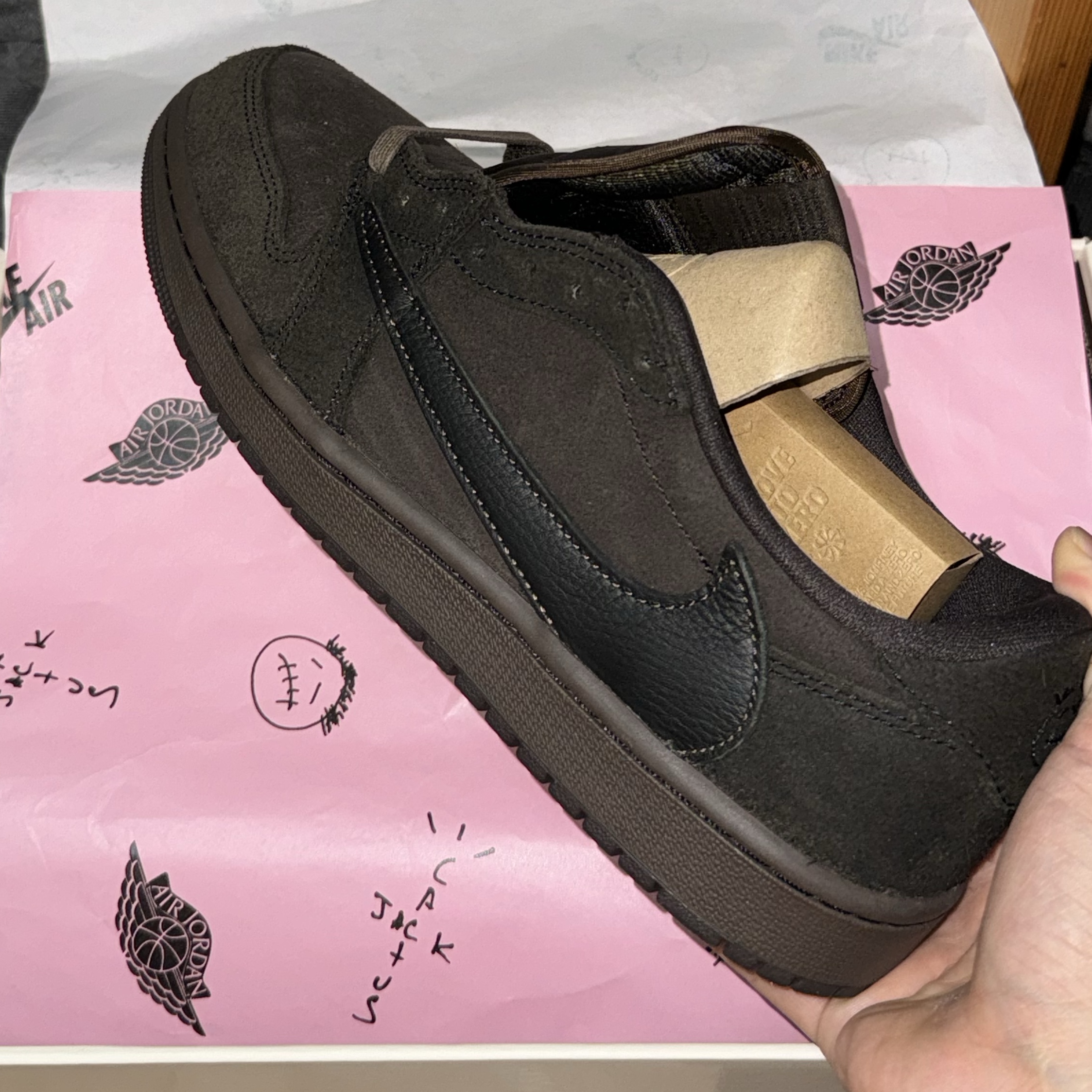 Jordan 1 x Travis Scott Retro Low OG SP Velvet Brown and Dark Mocha 착용 스타일