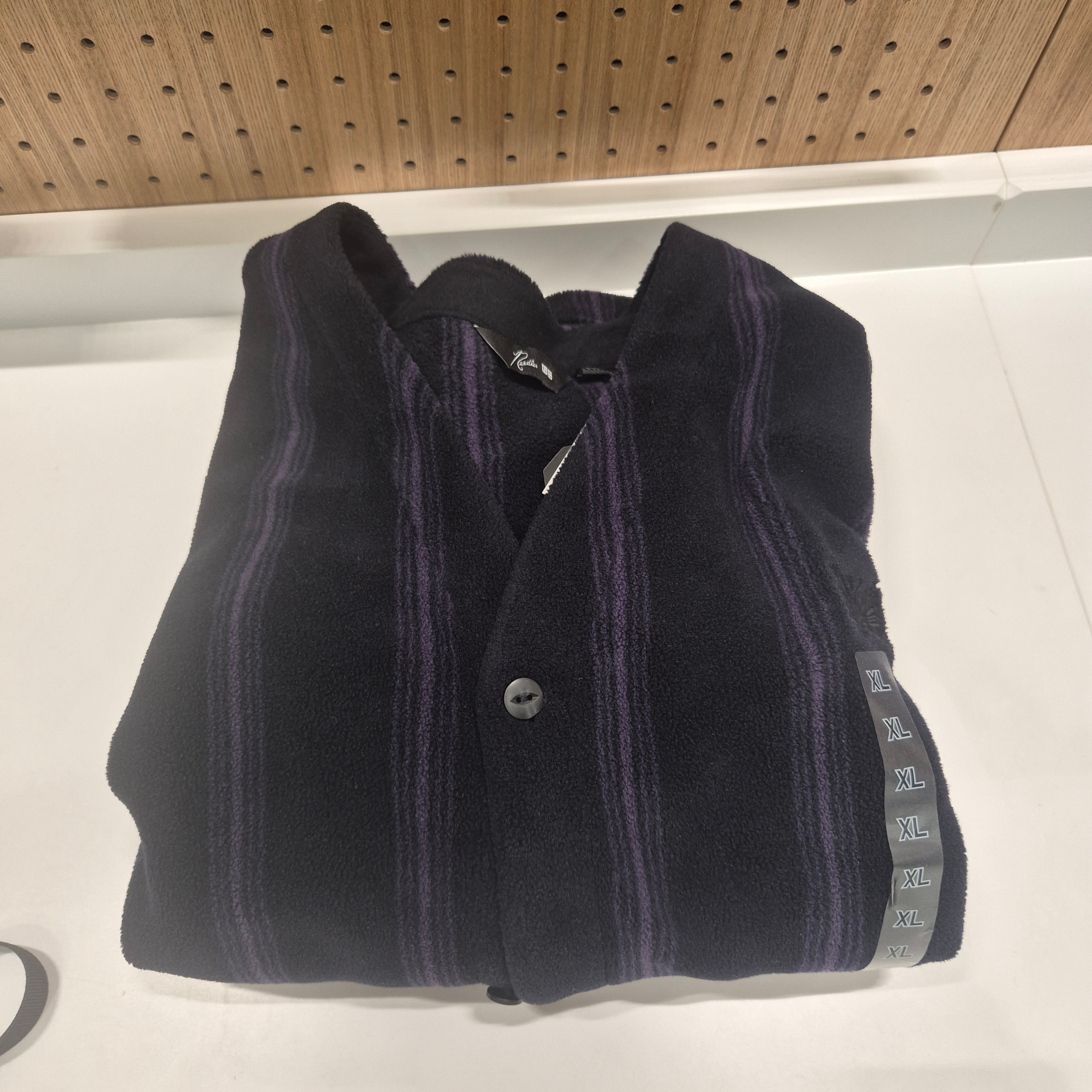 Uniqlo x Needles Fleece Oversized Cardigan Black - KR 착용 스타일 - 2