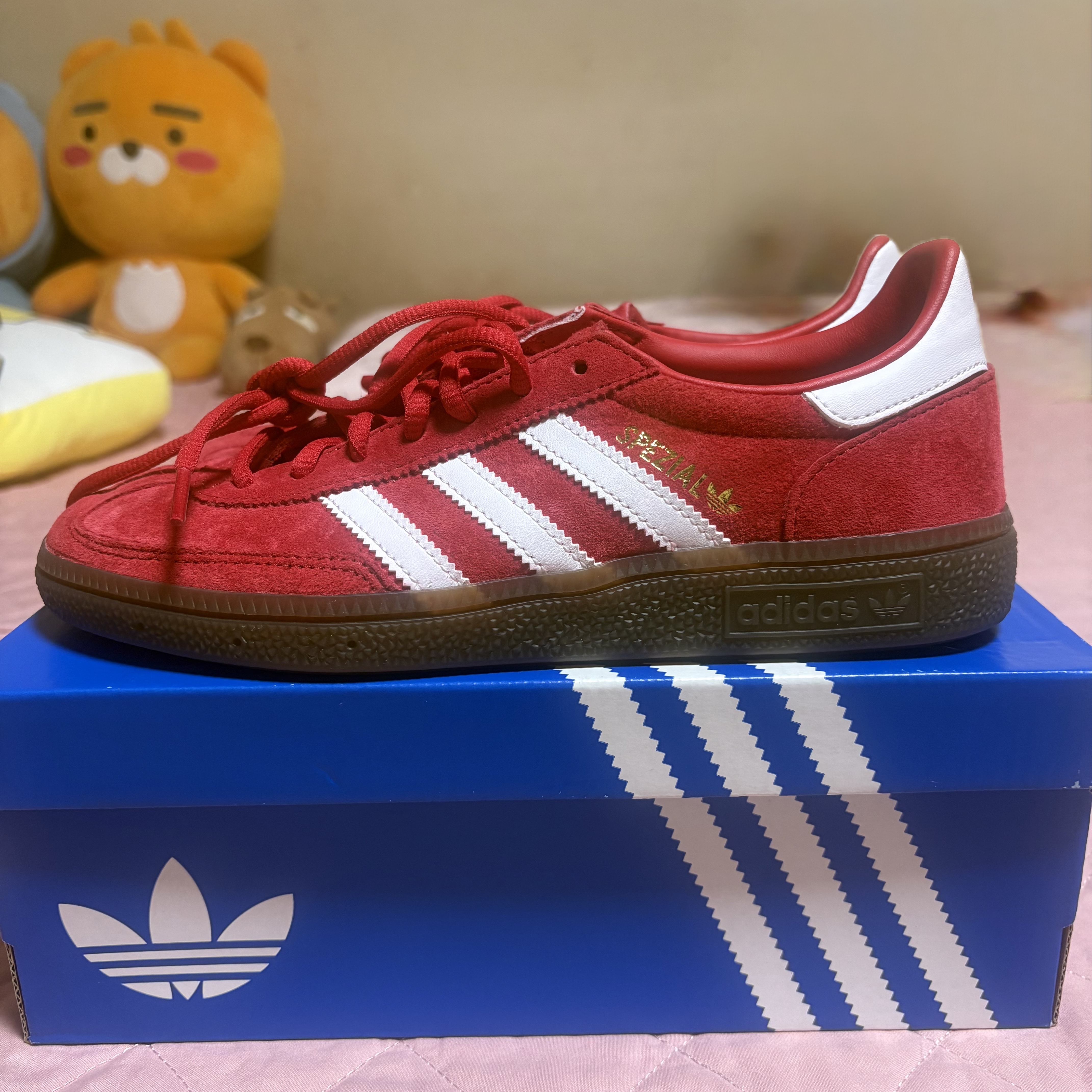Adidas Spezial Handball Scarlet Cloud White 착용 스타일