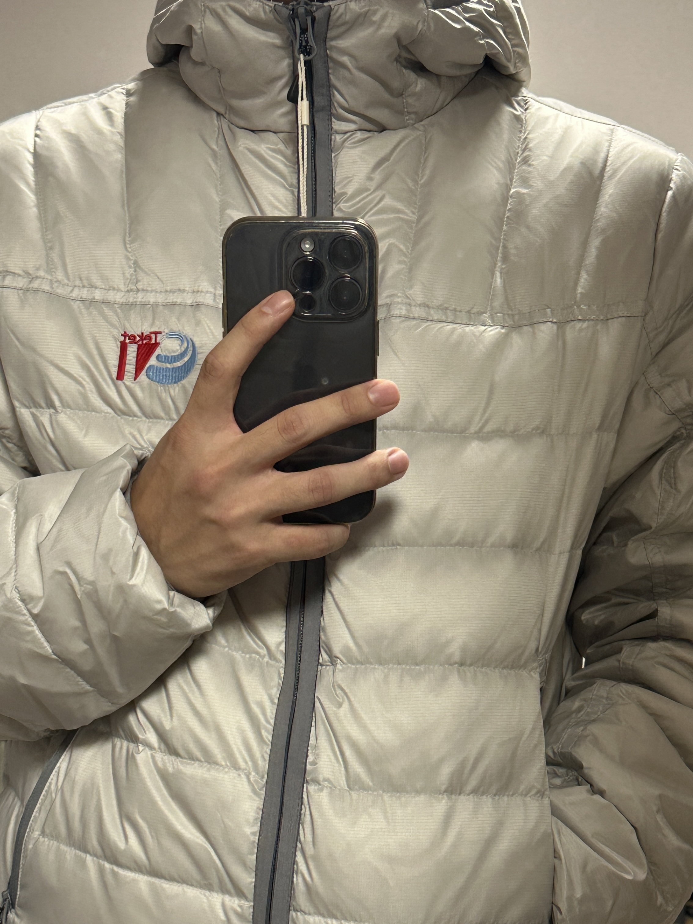 Teket CT Lightweight Down Jacket Light Gray, Salomon Modisay Padded Jacket Black 착용 스타일 - 2