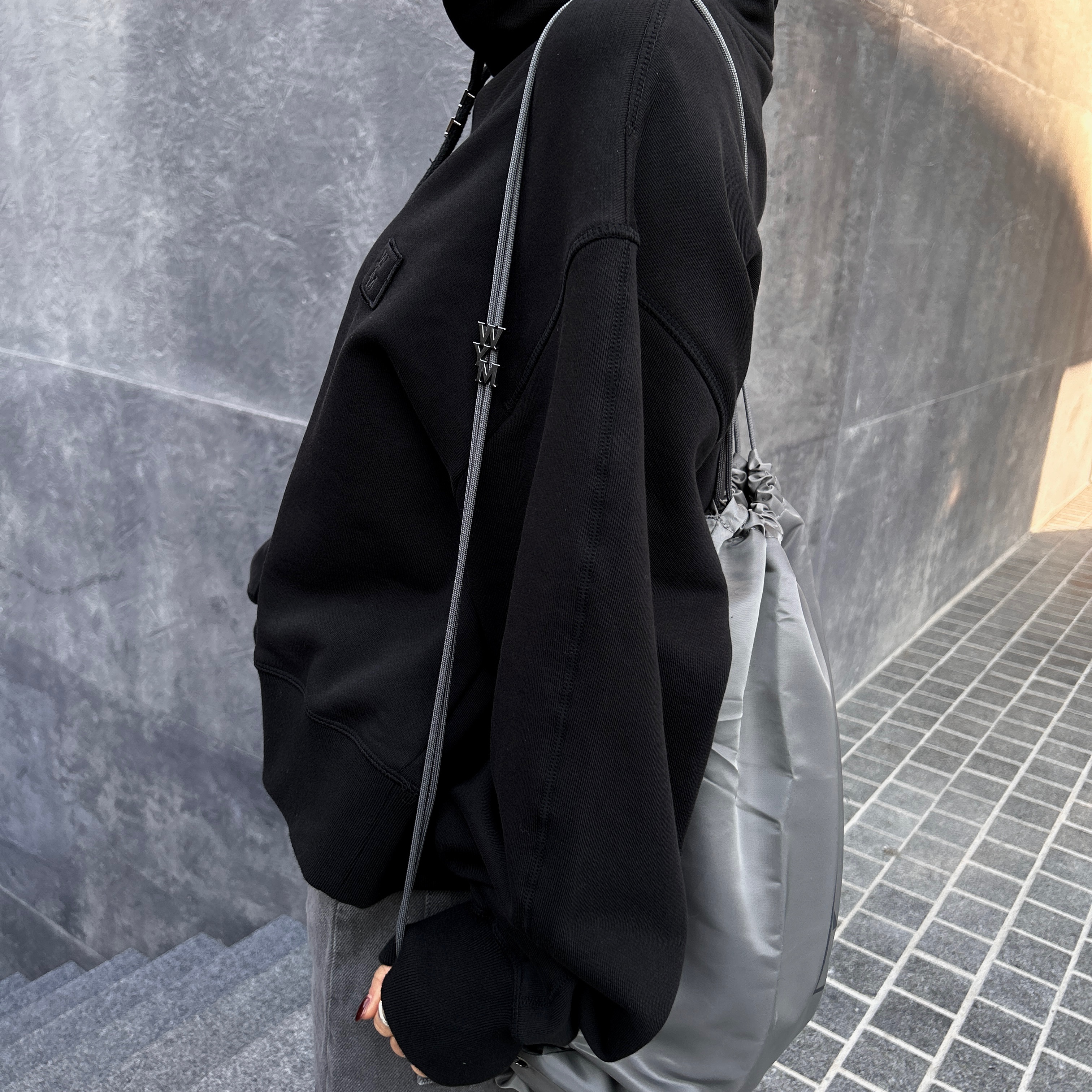 Wooyoungmi Back Logo Hoodie Black - 25FW, Wooyoungmi Back Logo Hooded T-Shirt Black - 25SS 착용 스타일 - 4