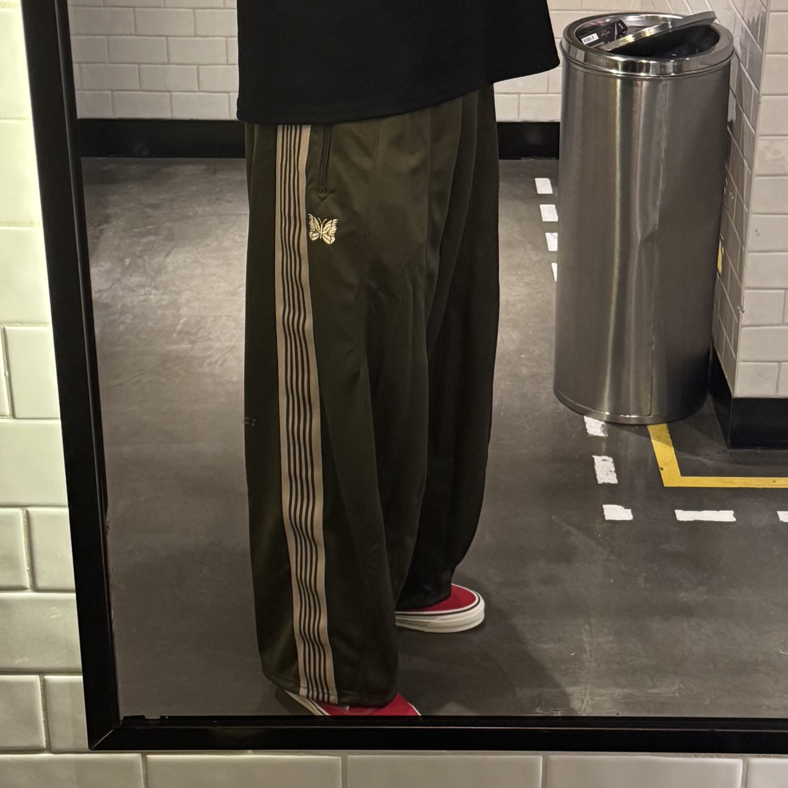 Needles x B'2nd H.D. Poly Smooth Track Pants Khaki 착용 스타일