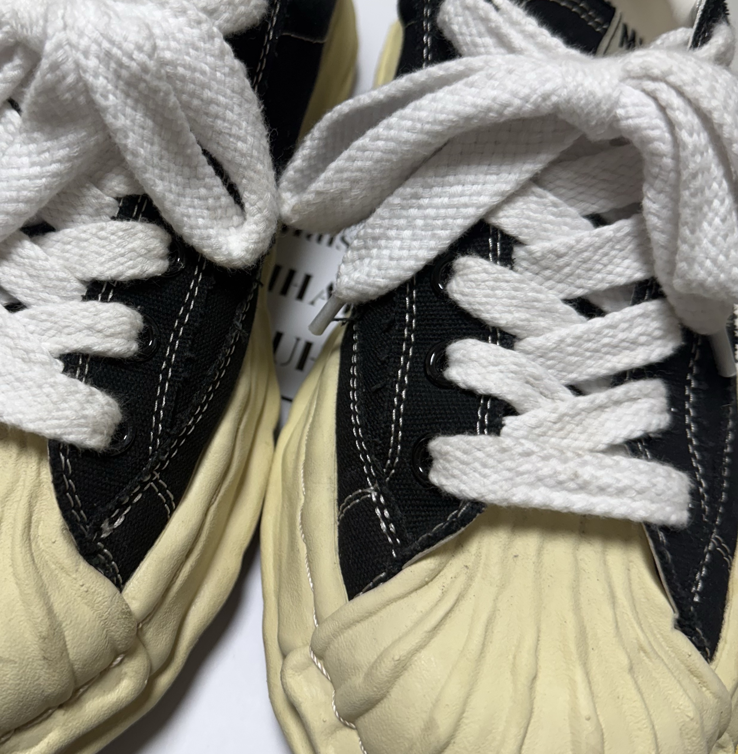 Maison Mihara Yasuhiro Blakey VL OG Sole Canvas Low-top Sneakers Black 착용 스타일