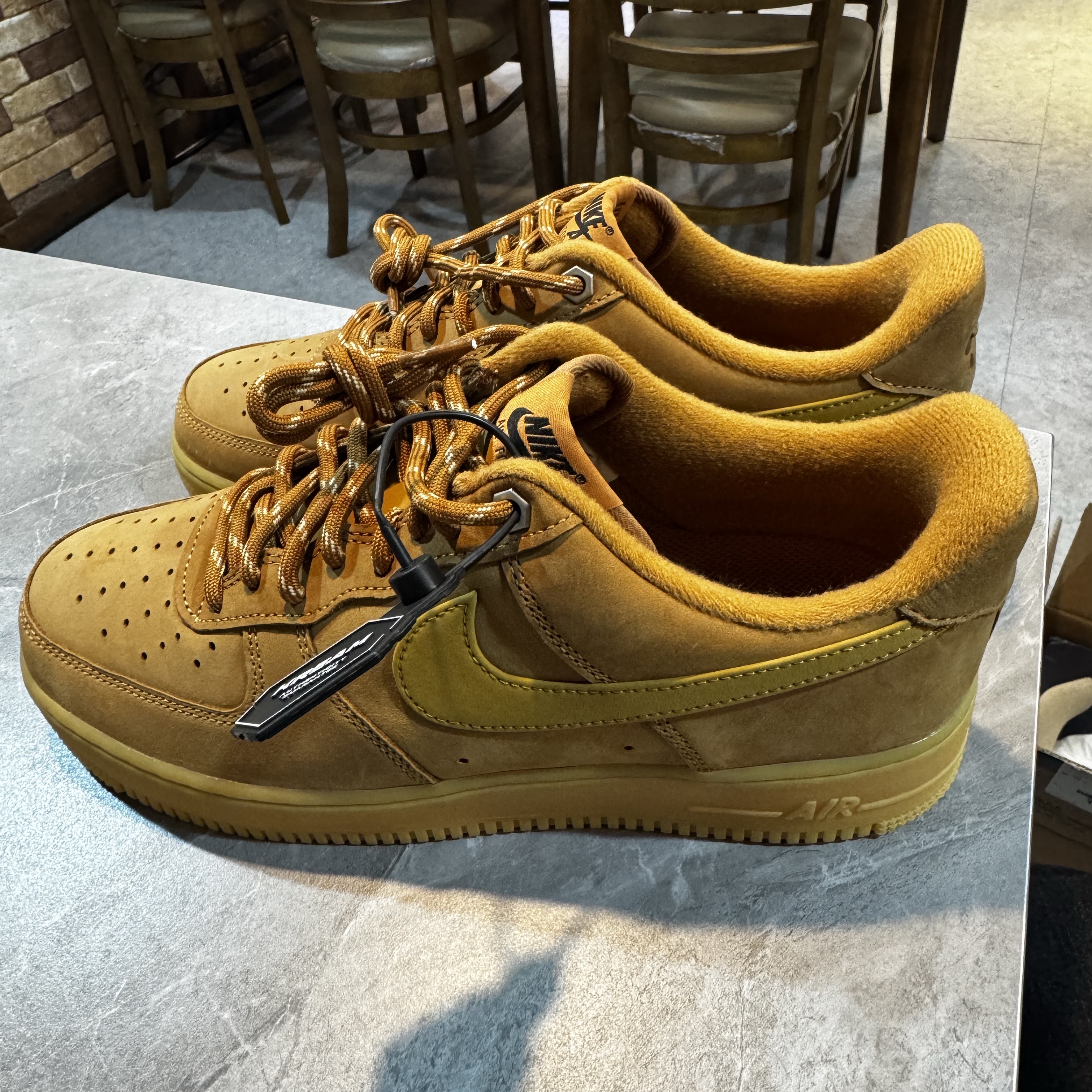 Nike Air Force 1 '07 WB Flax 착용 스타일 - 2