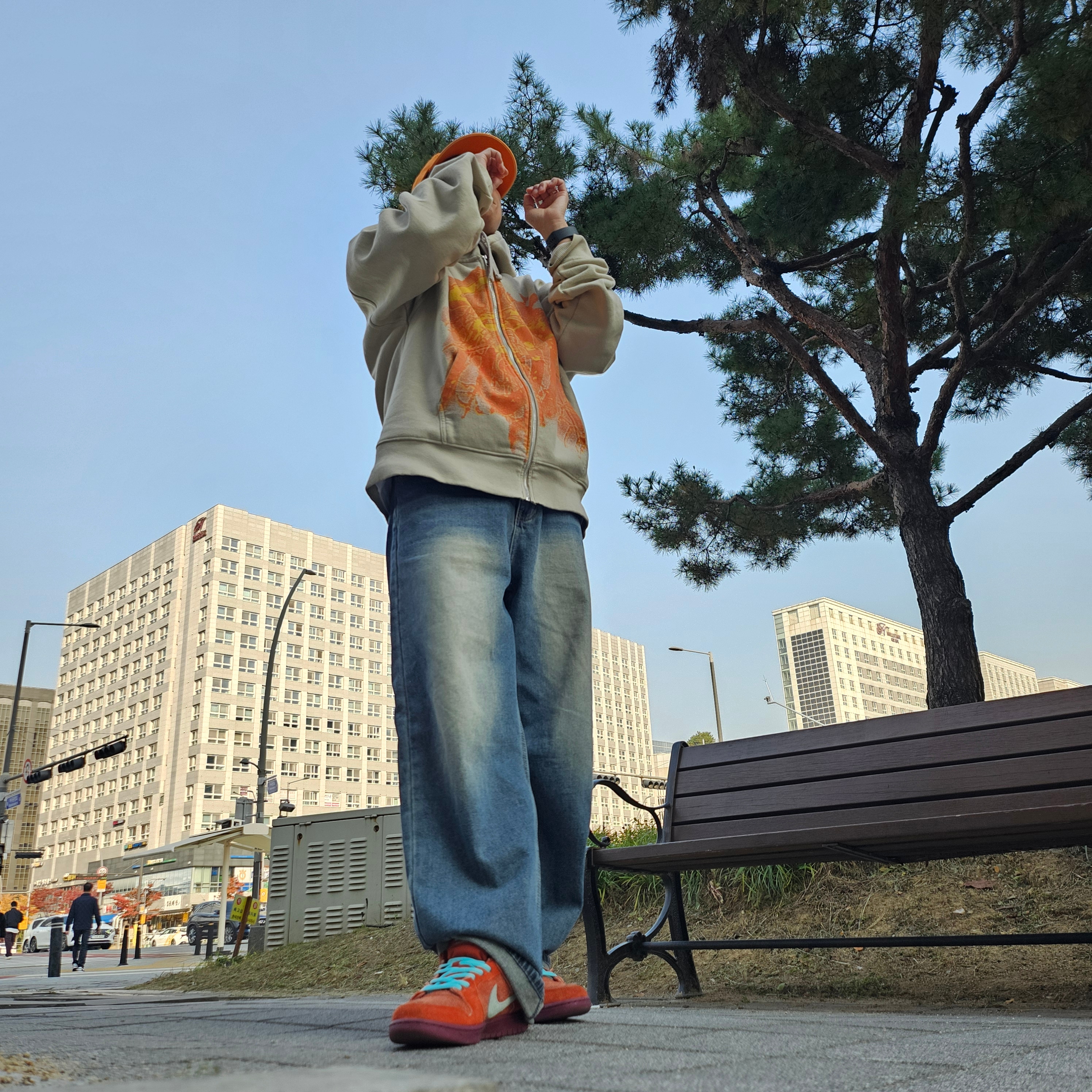 Supreme Pigment Canvas S Logo 6-Panel Orange - 23SS, Nike SB Dunk Low Pro Premium Mystic Red and Rosewood 착용 스타일 - 2