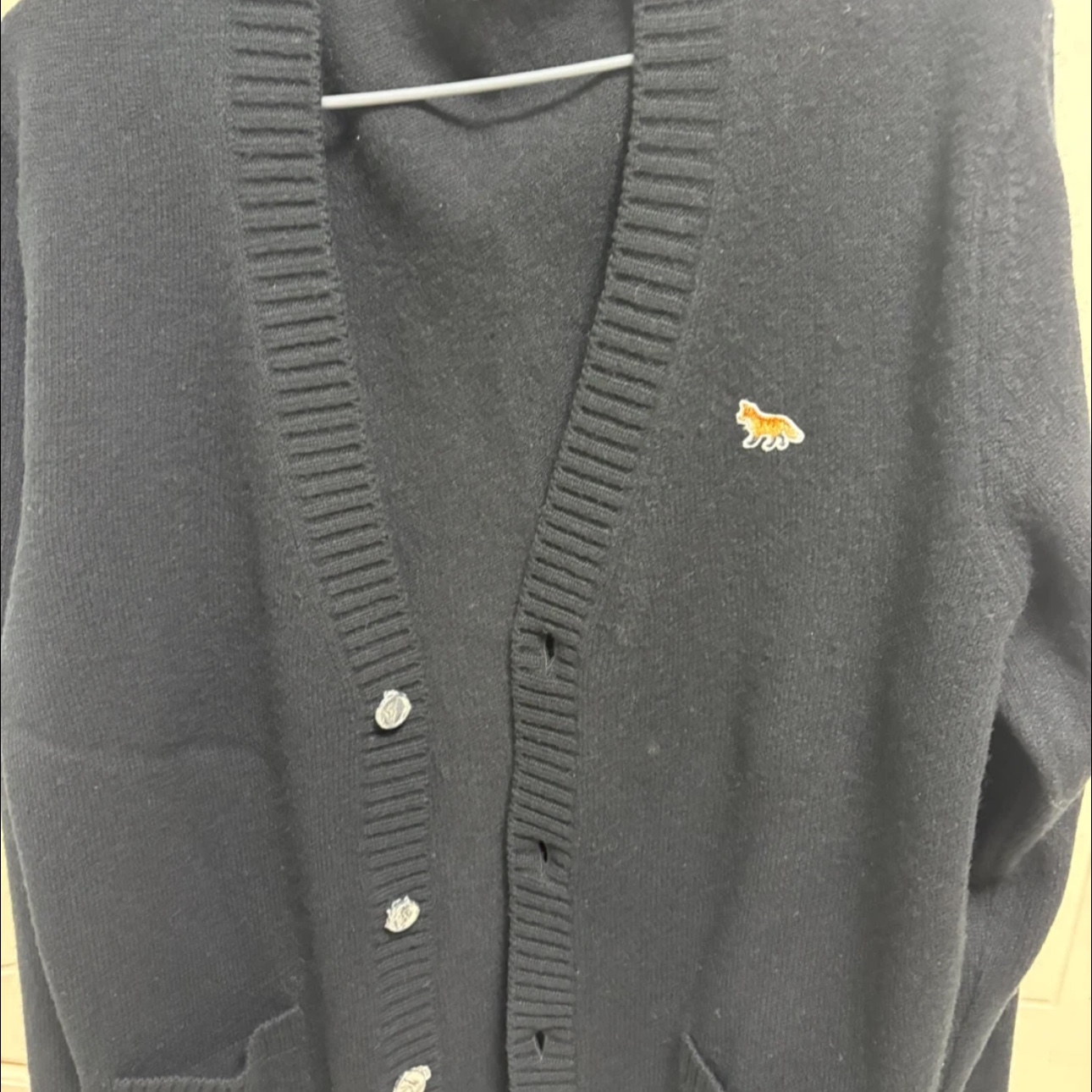 (W) Maison Kitsune Baby Fox Patch Regular Cardigan Black 착용 스타일