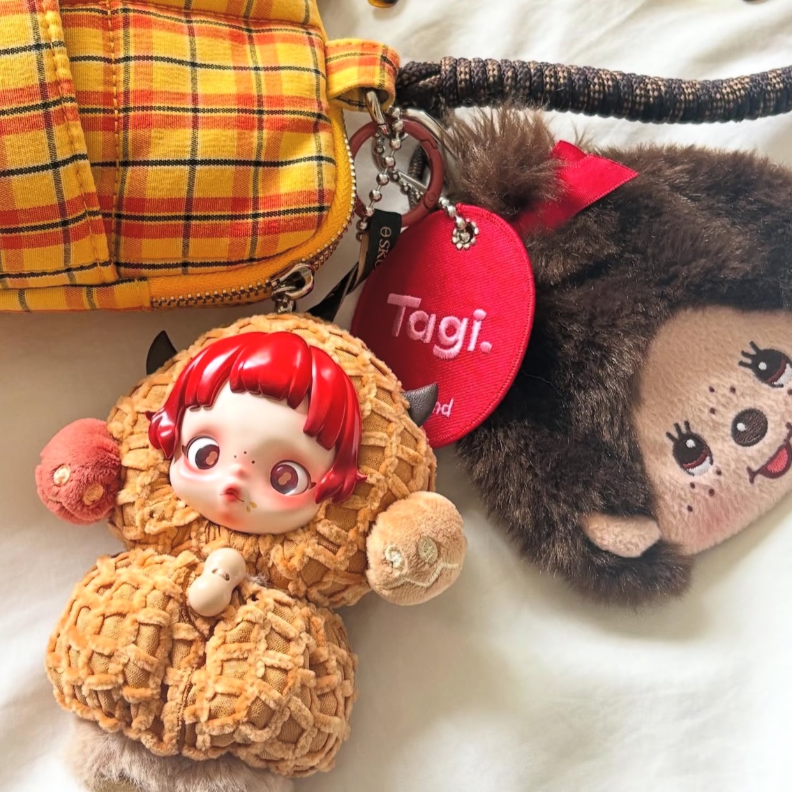 Pop Mart Skullpanda You Found Me ! Series Plush Doll Pendant Pranky Peanut (Opened Case) 착용 스타일