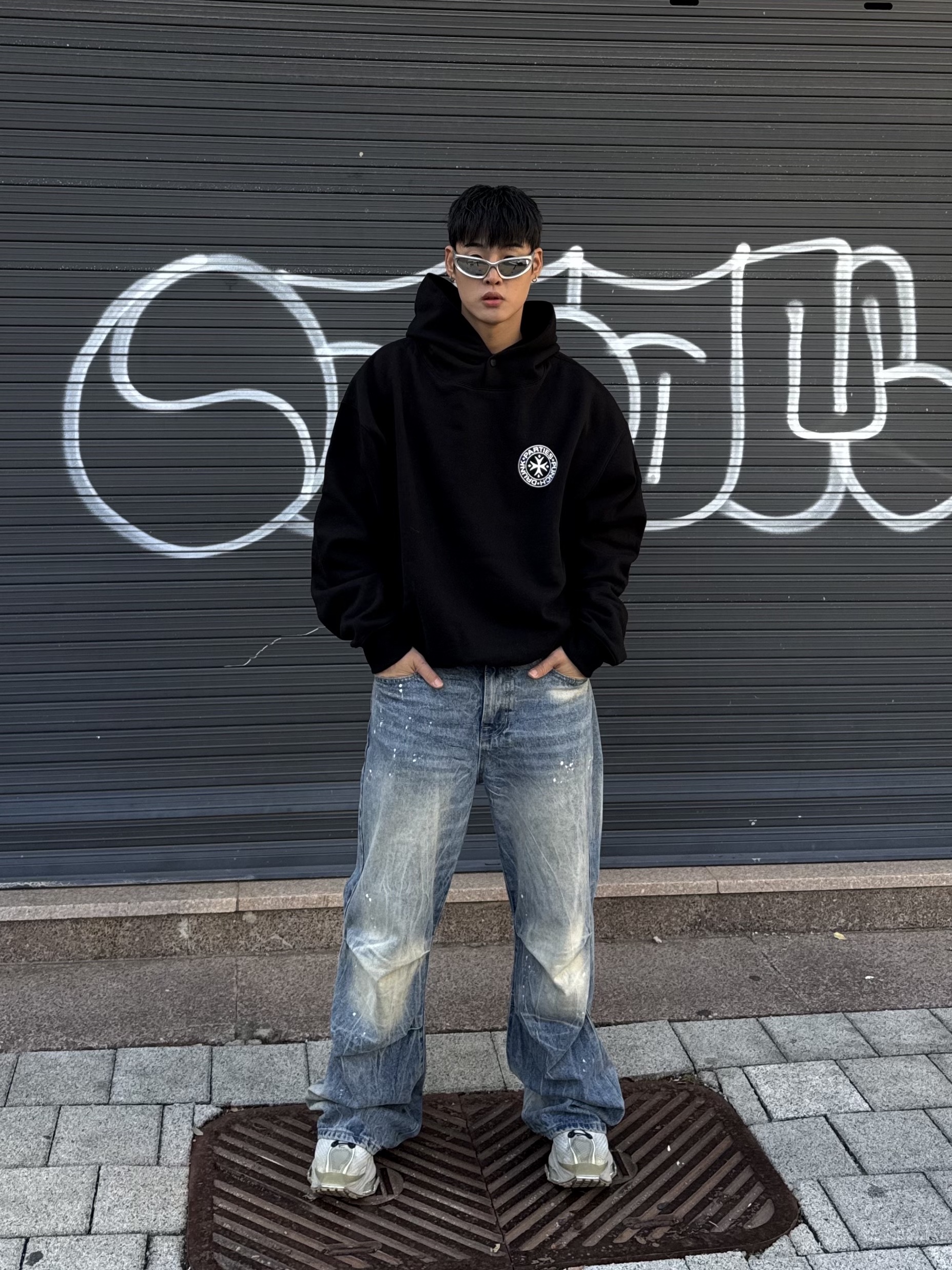 Nike x Matthew M Williams Zoom 004 Stone, Punch Drunk Parties Circle Logo Oversized Hoodie Black 착용 스타일 - 1