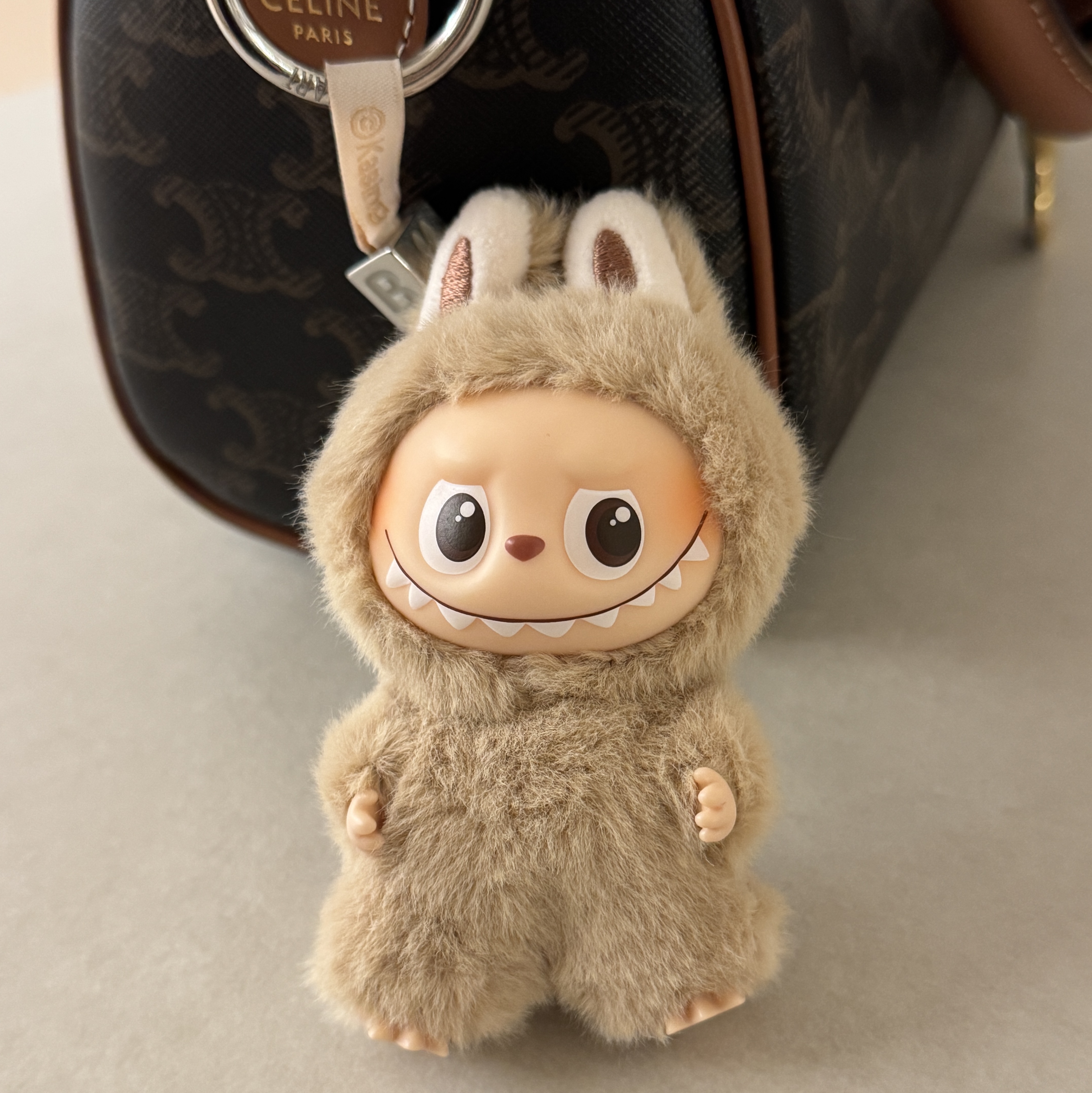 Pop Mart Labubu The Monsters Pin For Love Series Vinyl Plush Pendant (A-M) B (Opened Case) 착용 스타일 - 2