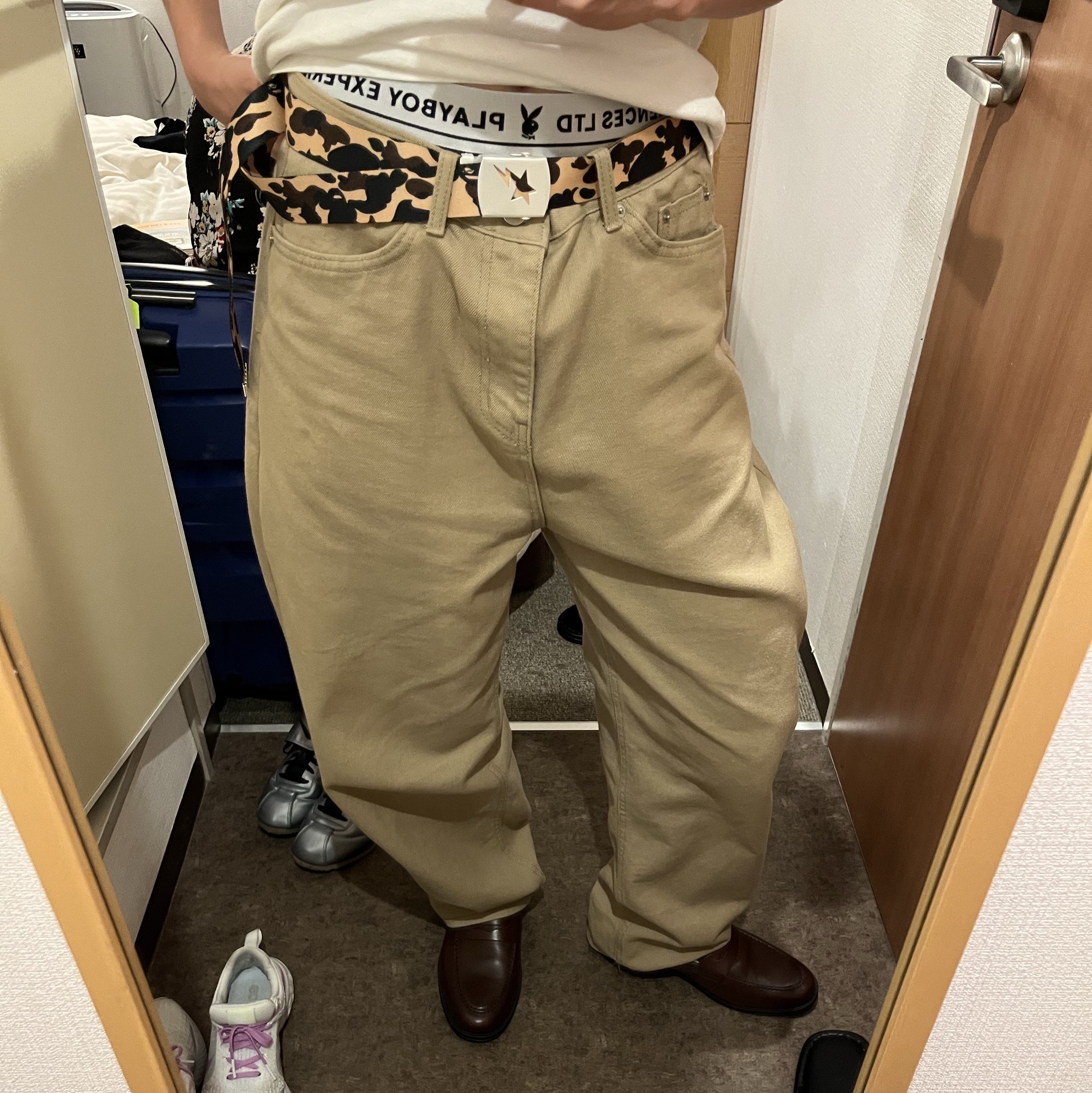 BAPE 1st Camo Sta GI Belt Yellow, Nike Cortez Leather SE Metallic Cool Grey Black 착용 스타일