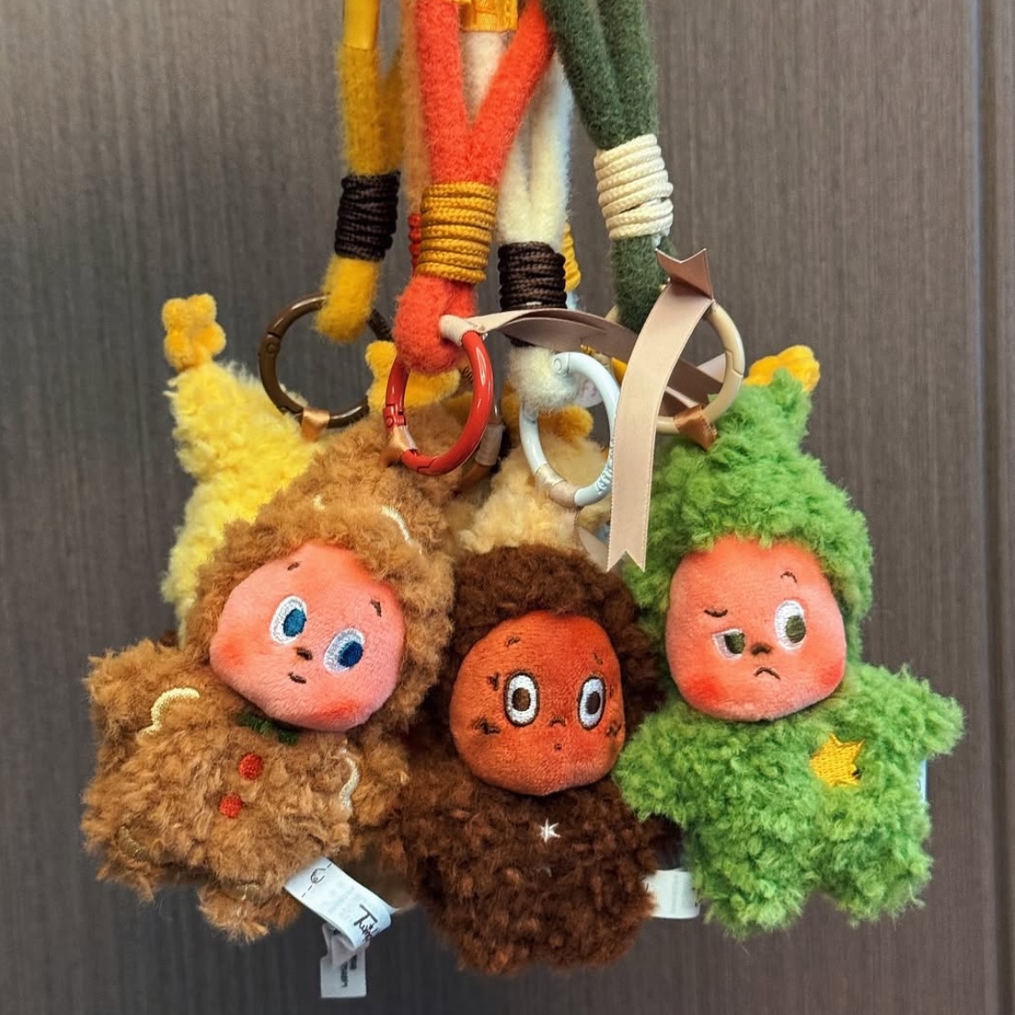 Pop Mart Twinkle Twinkle Savor the Moment Series-Fresh-Baked Mini Cookies Plush Pendant Matcha Crisp (Opened Case), Pop Mart Twinkle Twinkle Savor the Moment Series-Fresh-Baked Mini Cookies Plush Pendant Bitter Coffee (Opened Case) 착용 스타일