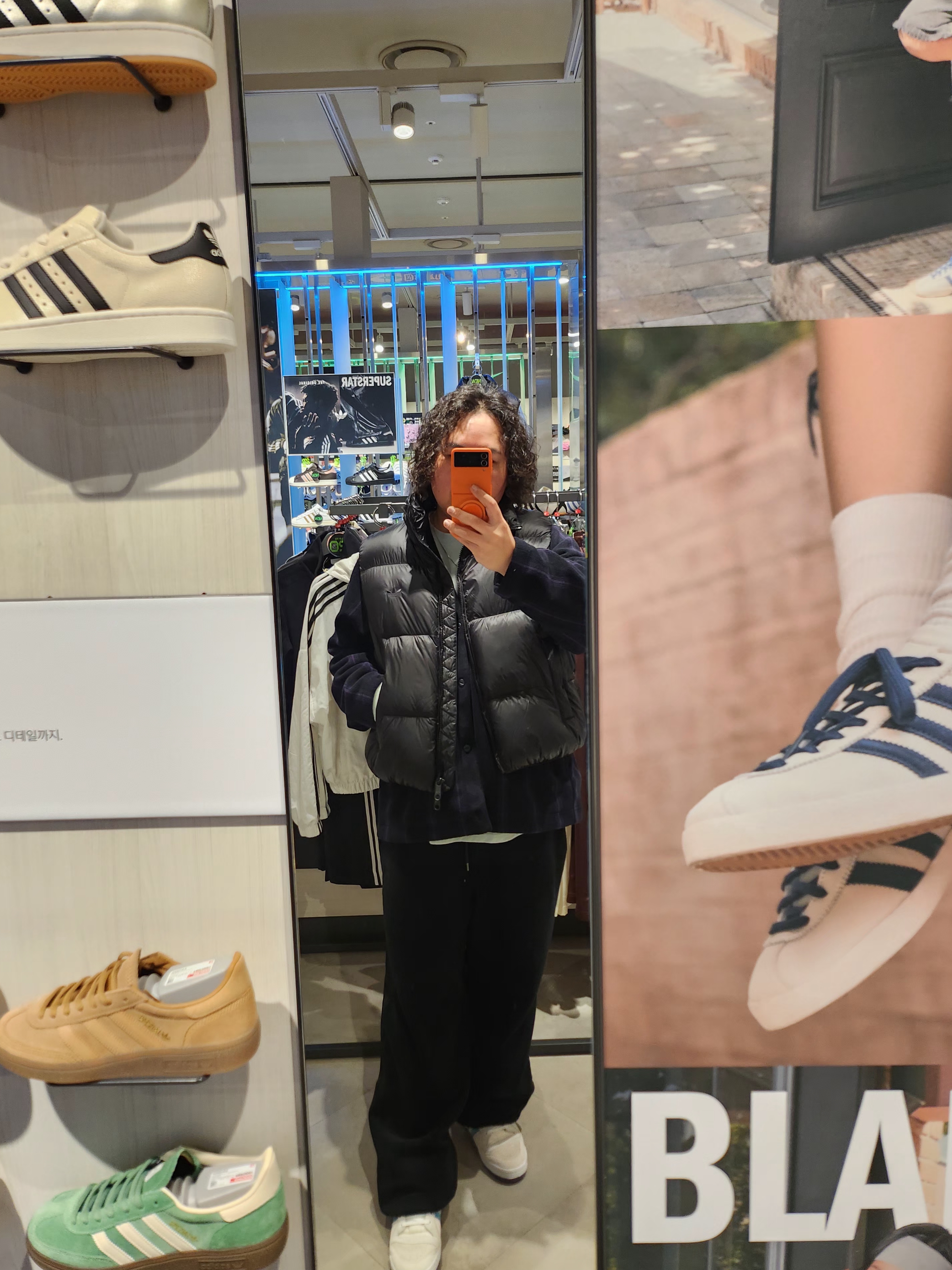 (W) Adidas Originals Essentials Oversized Down Vest Black - KR Sizing, Uniqlo x Needles Fleece Oversized Cardigan Black - KR 착용 스타일 - 1