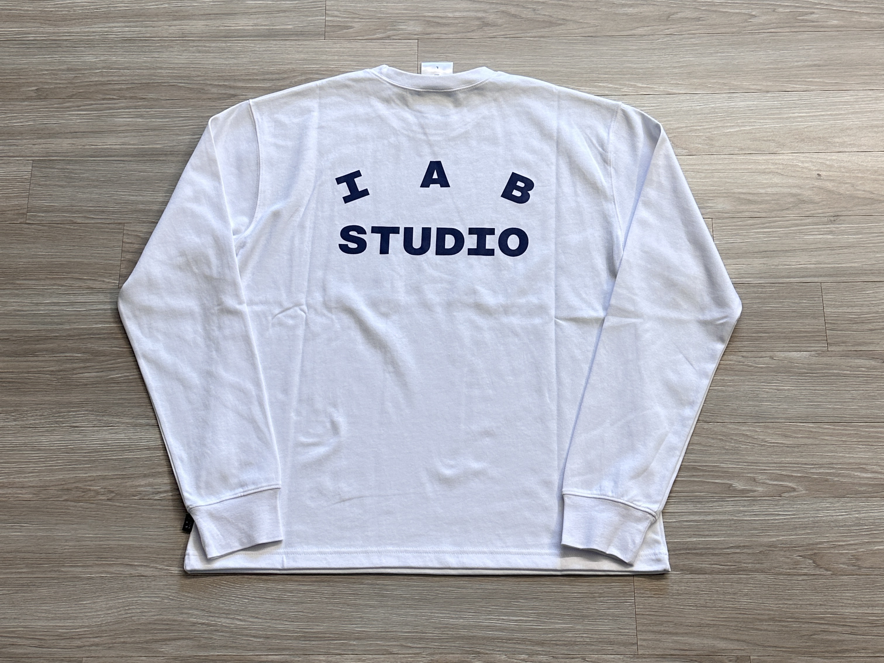 IAB Studio IAB Long Sleeve White 착용 스타일 - 2