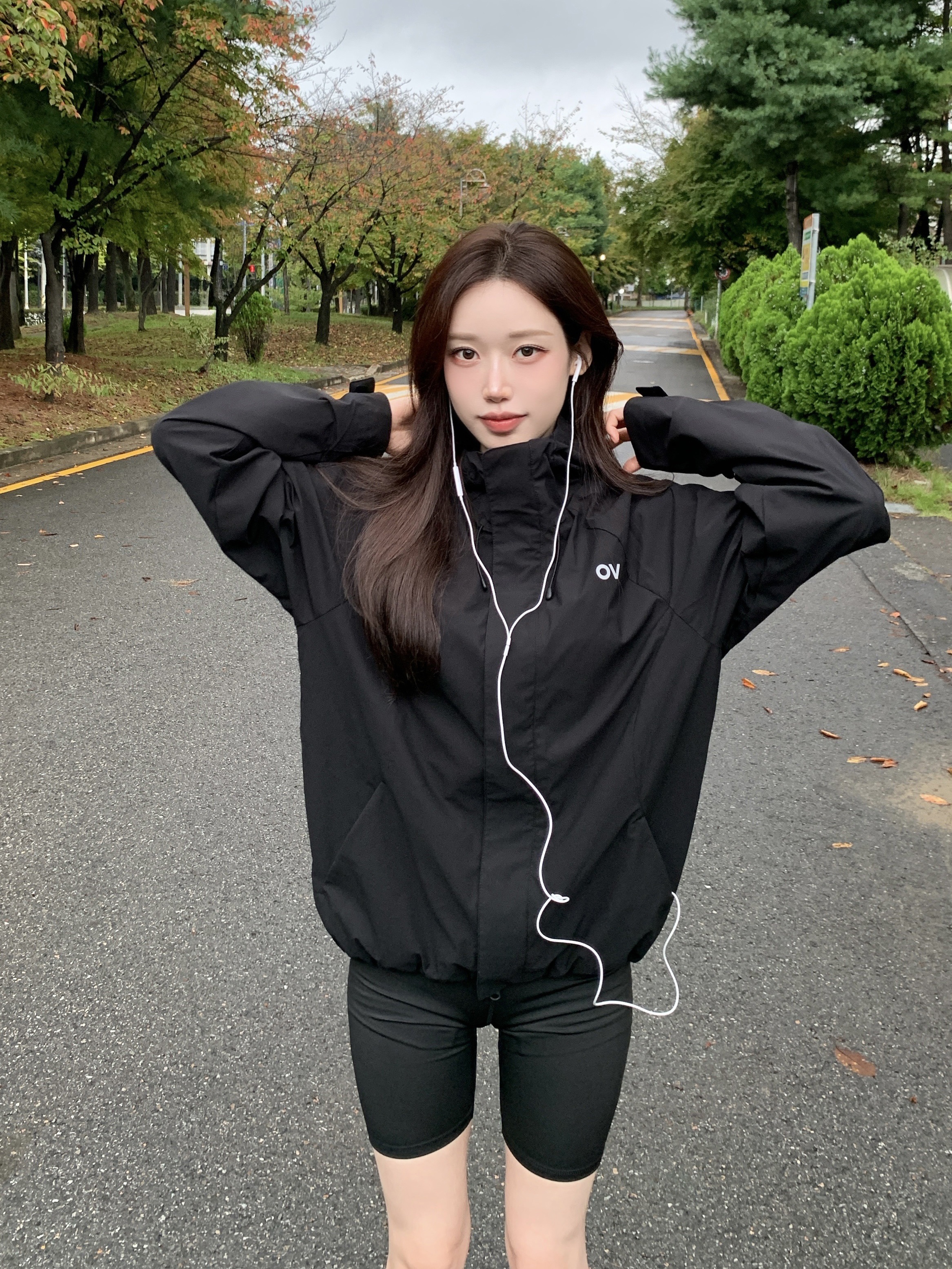 Outdoor Voices Technol-Ov™ 2-Layer Mountain Jacket Black 착용 스타일