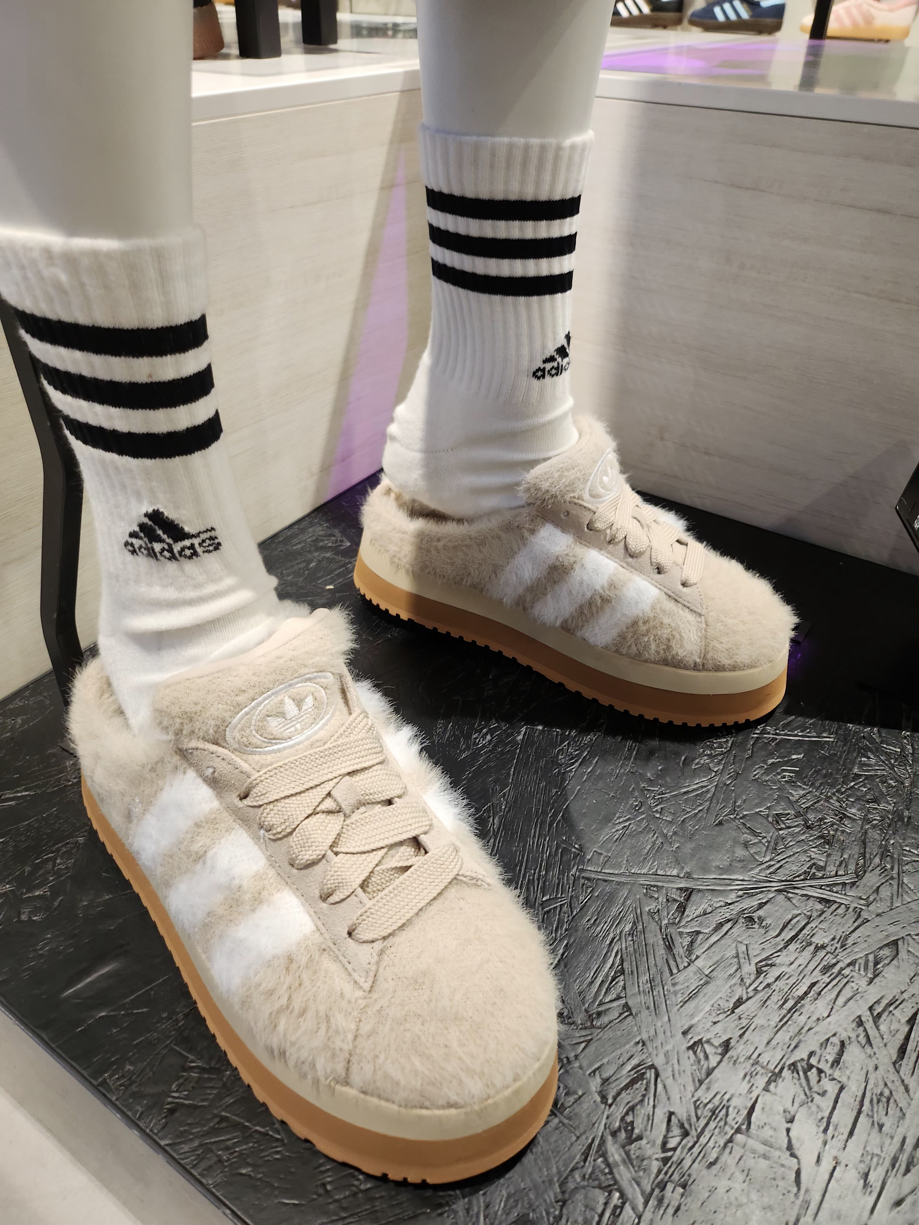 (W) Adidas Campus 00s Winter Low Wonder Beige Cloud White 착용 스타일